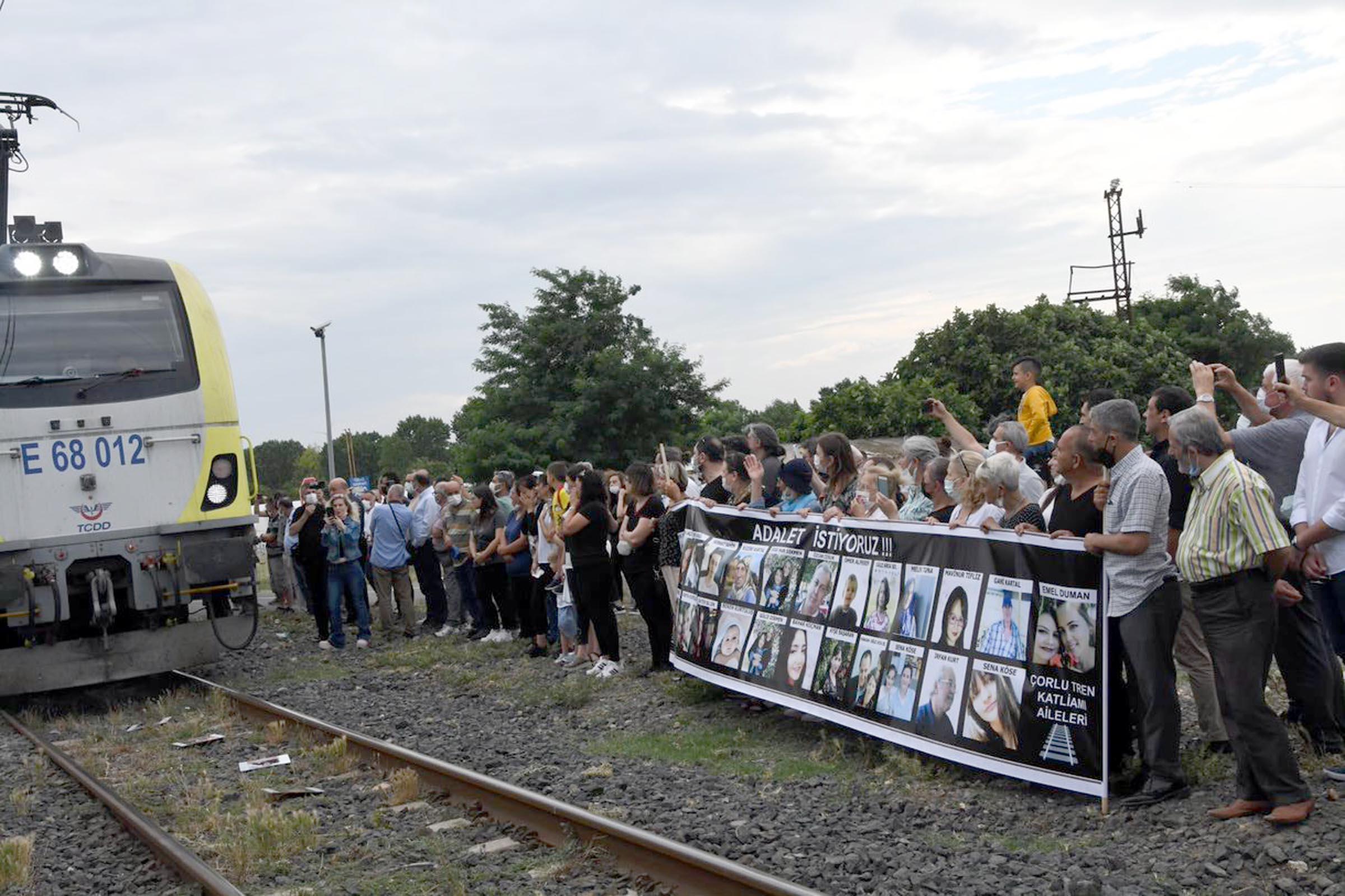 Çorluda tren kazasında ölen 25 kişi anıldı