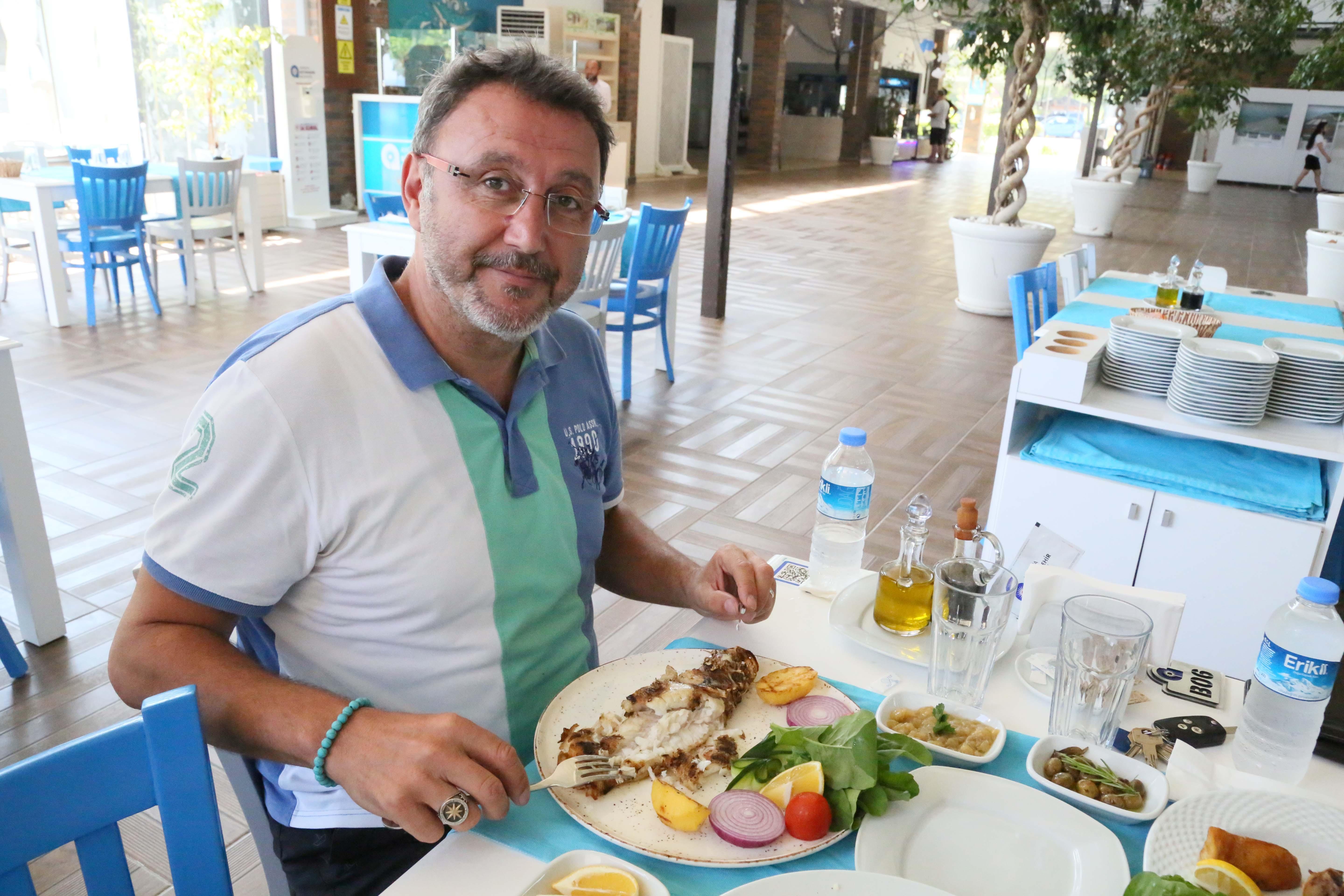 Dikeni zehirli aslan balığı, belediye restoranı menüsünde