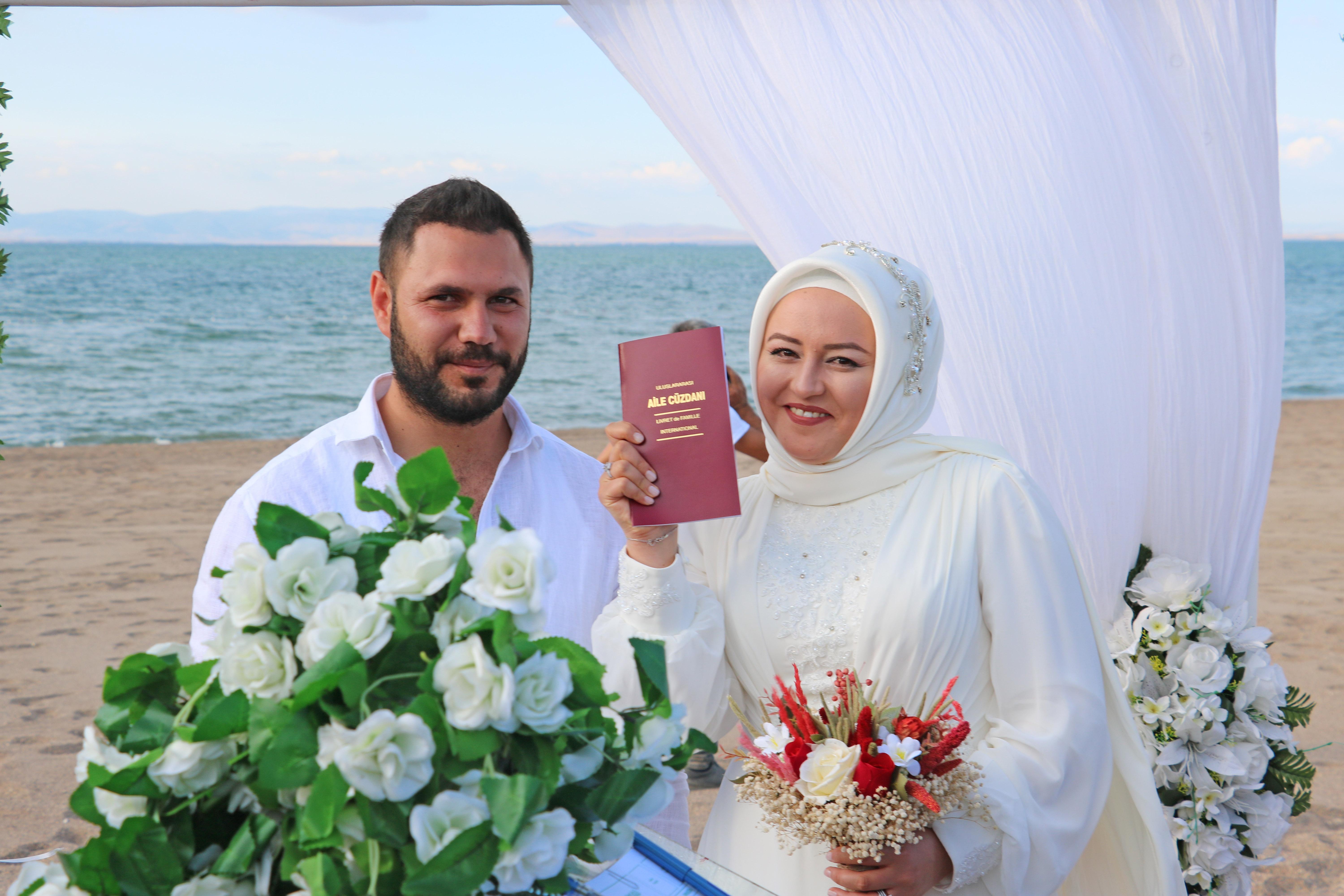 Nikah memuru babanın zor görevi