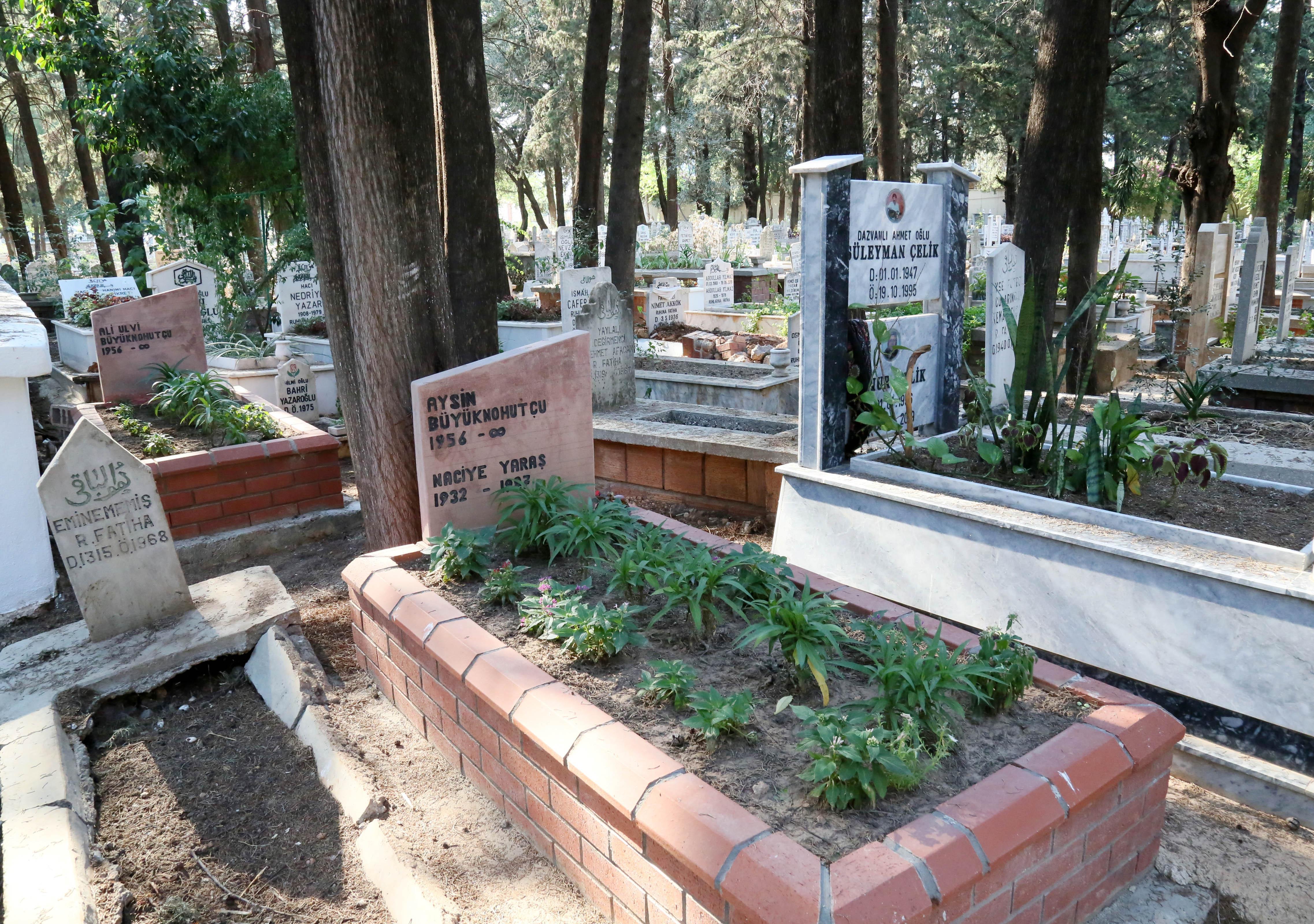 Mermer ocağı mücadelesinde öldürülen çevreci çiftin mezarında mermer kullanılmadı