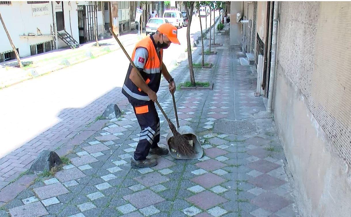 Temizlik işçisi bulduğu parayı Iraklı sahibine teslim etti