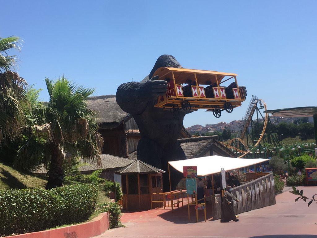 Kısıtlamaların bitmesiyle aileler ve gençler eğlence merkezine kavuştu