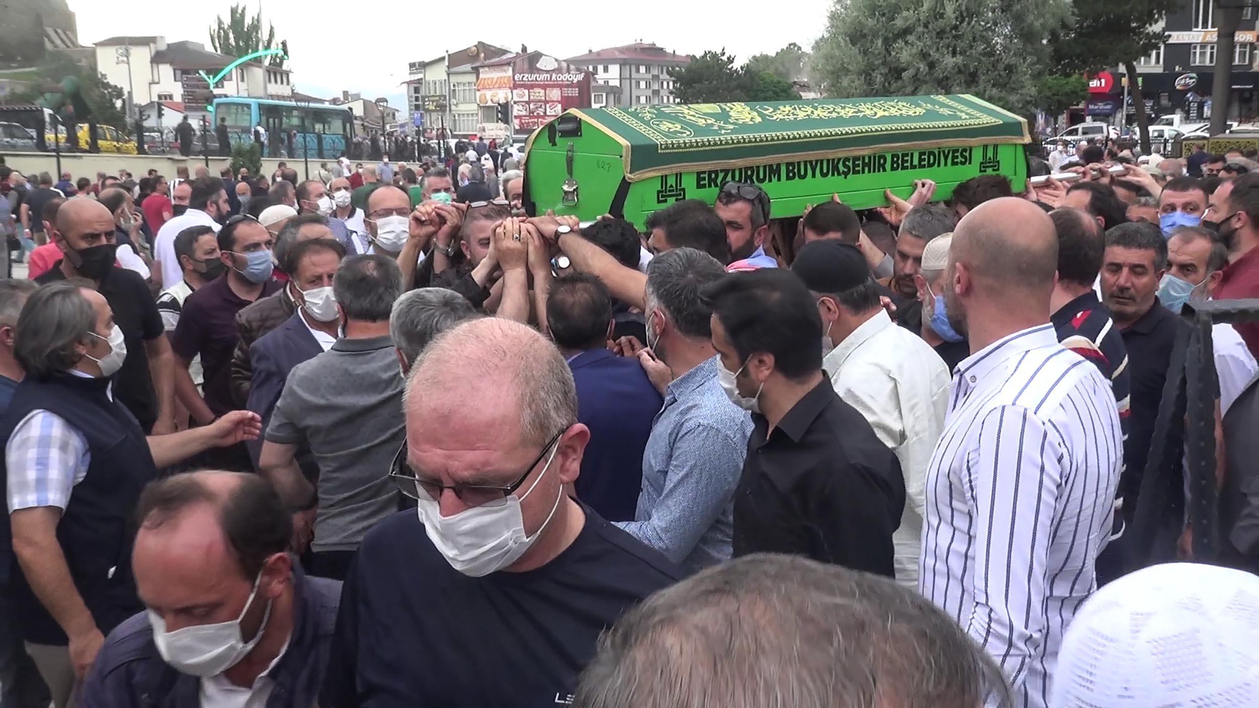 Erzurumlu iş insanı arkadaşının düğününde kalp krizi geçirdi