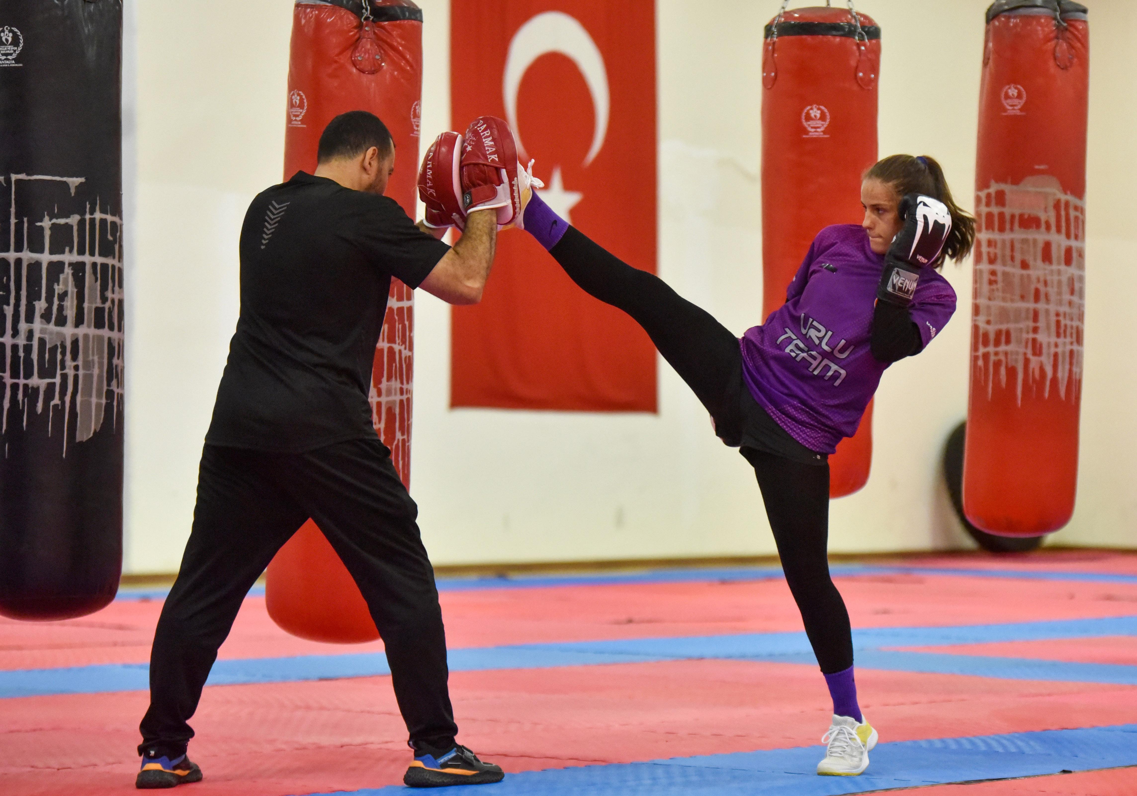 Dilara, acılarını şampiyonluklarla unutuyor