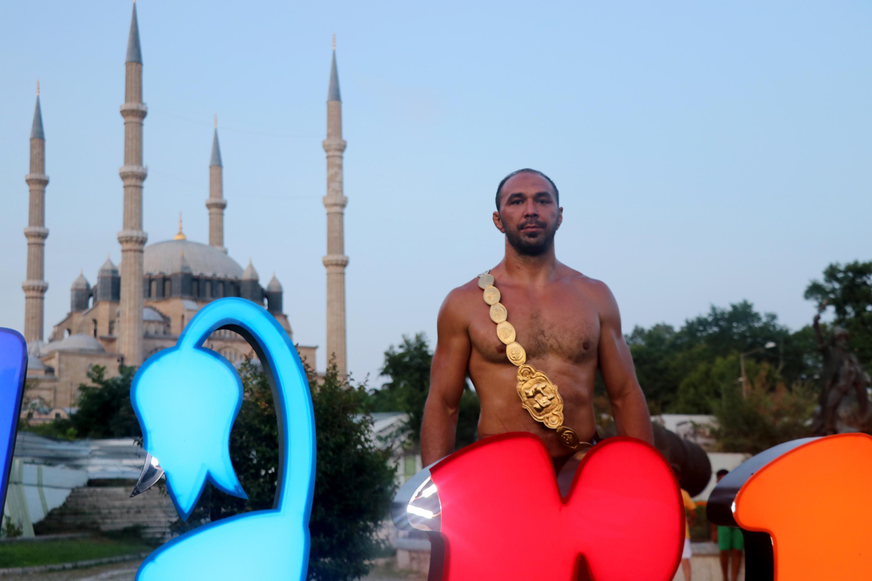 Başpehlivan Ali Gürbüz, hamam ritüelini bozmadı