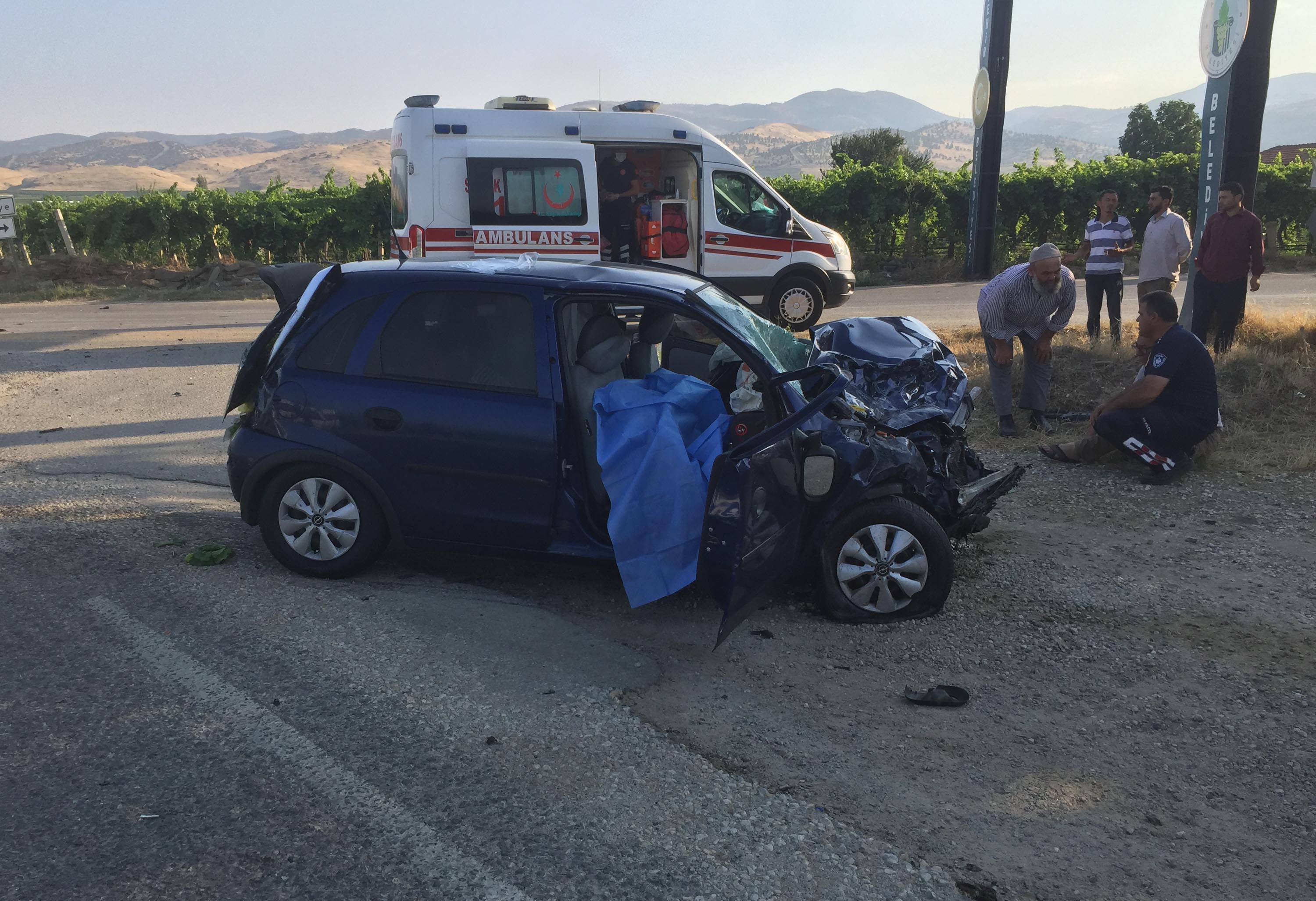 Tarım işçilerinin minibüsü otomobille çarpıştı: 2 ölü, 9 yaralı