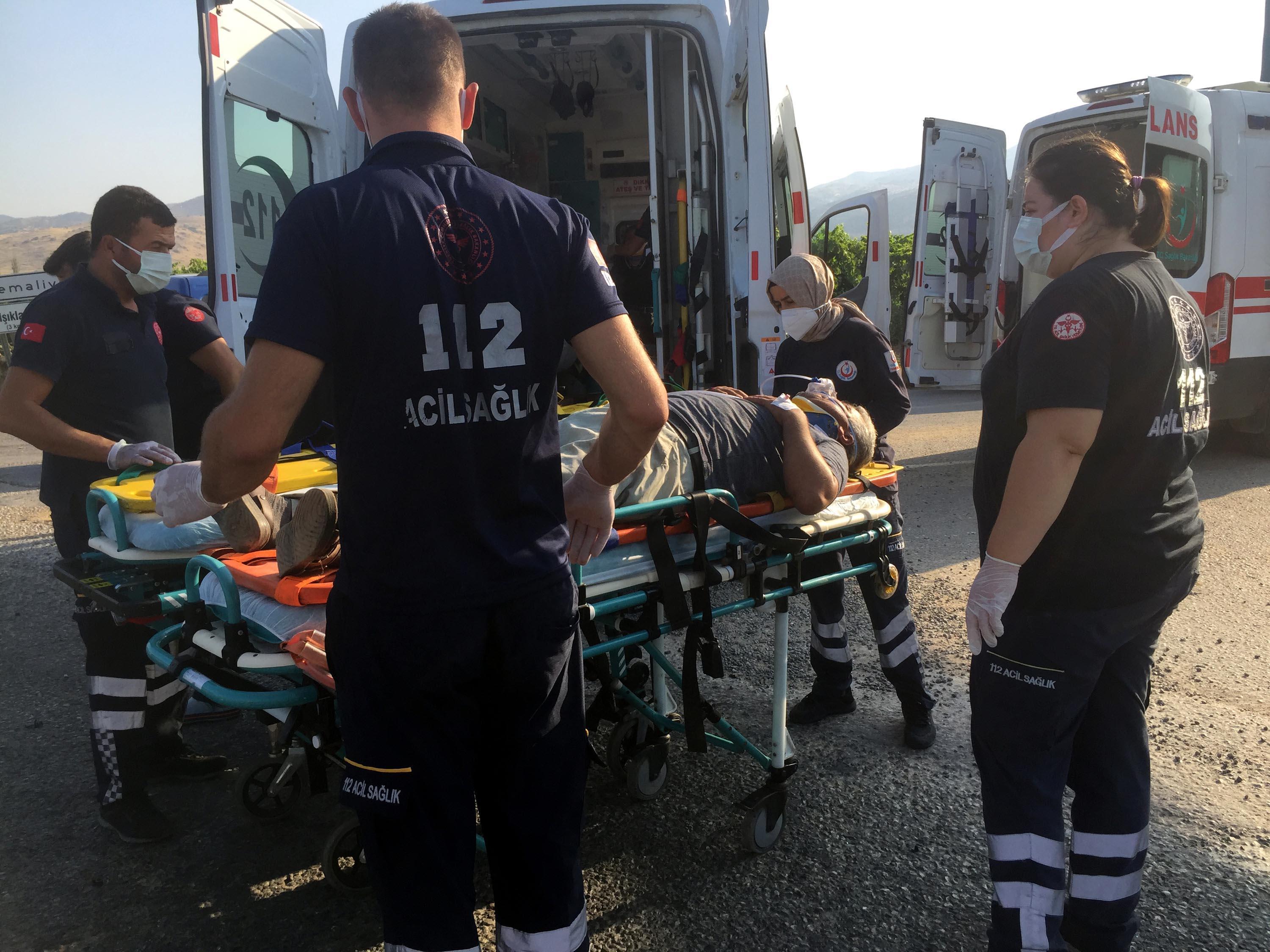 Tarım işçilerinin minibüsü otomobille çarpıştı: 2 ölü, 9 yaralı