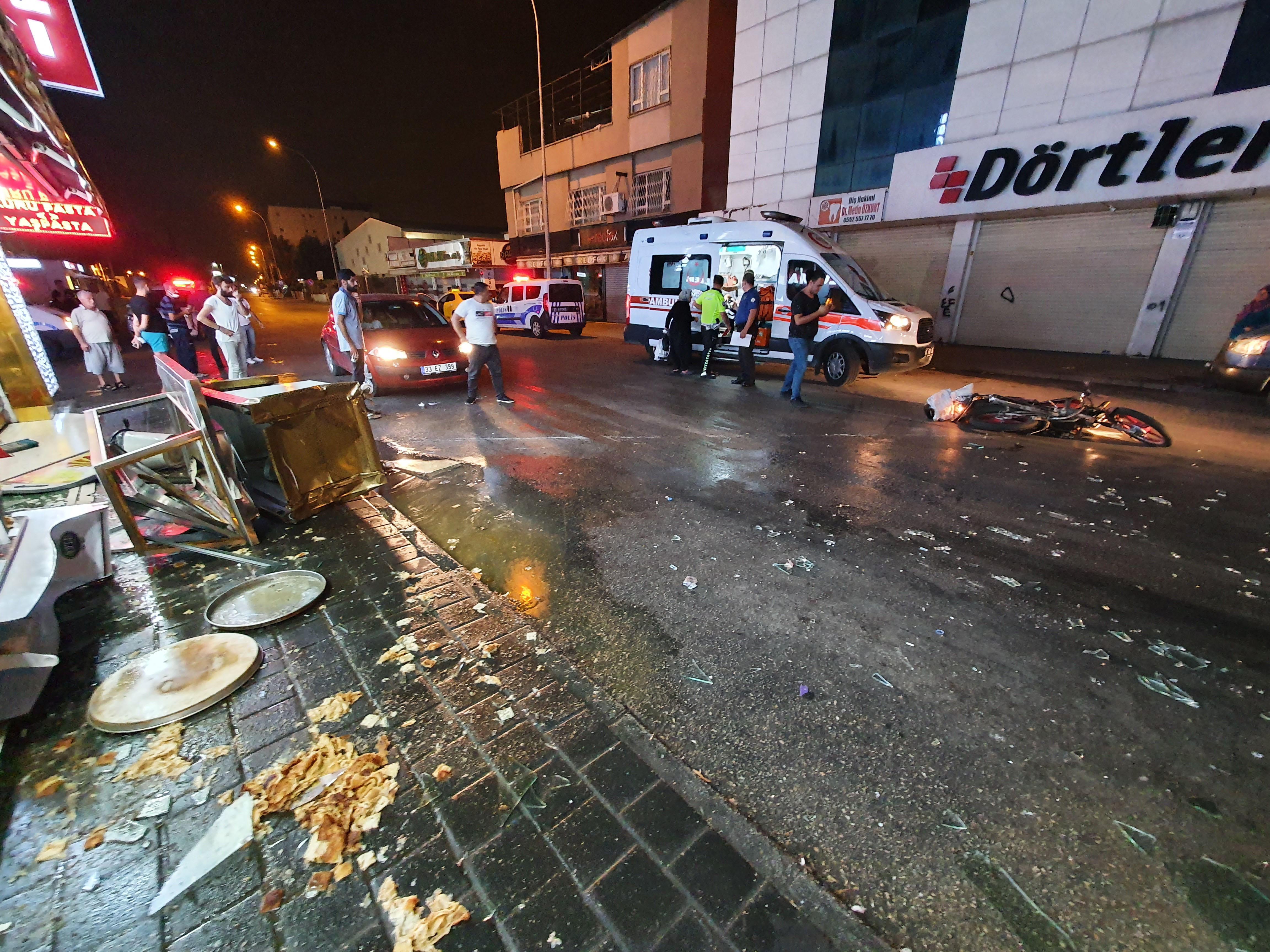 Silahlı saldırıya uğrayan taksici, motosikletliye çarptı: 2 yaralı