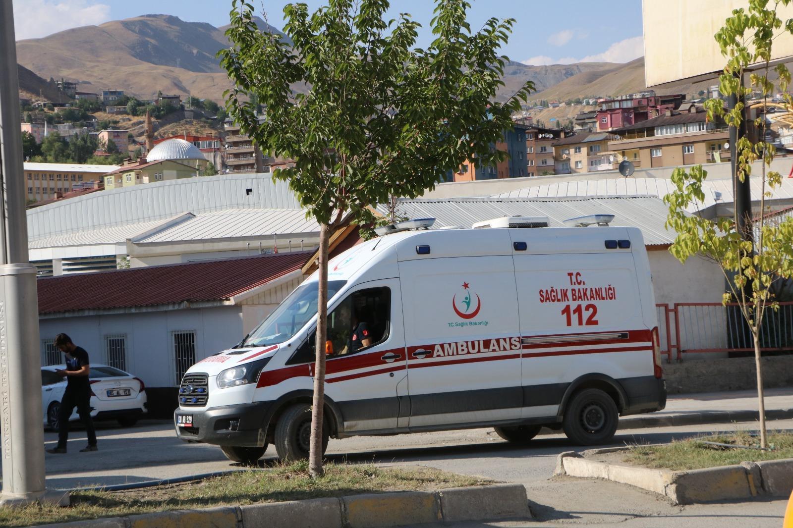 Hakkari Emniyet Müdür Yardımcısı Cevher, polis memurunun saldırısında şehit oldu