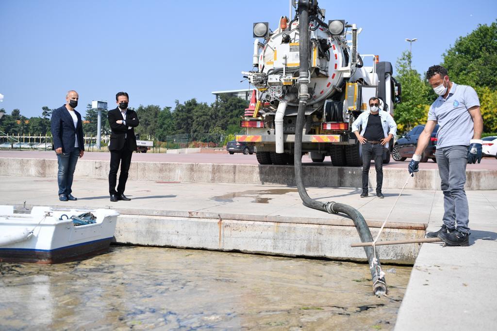 Tuzla’da müsilaj temizleme çalışmaları sonuç verdi, deniz eski rengine döndü