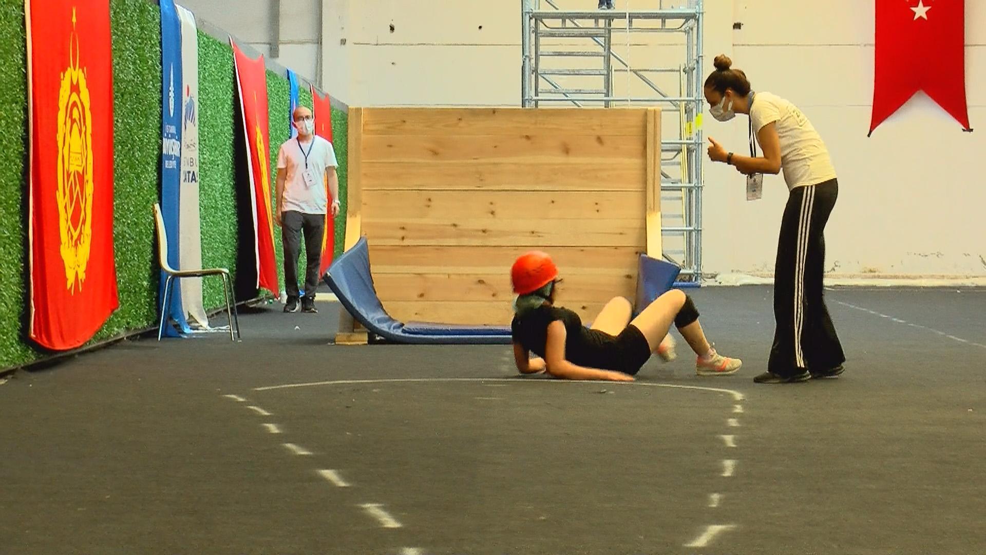 Zabıta olmak isteyen kadın adaylar, zorlu parkurda ter döktü