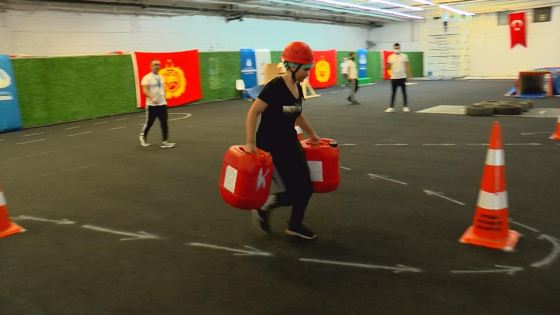 Zabıta olmak isteyen kadın adaylar, zorlu parkurda ter döktü