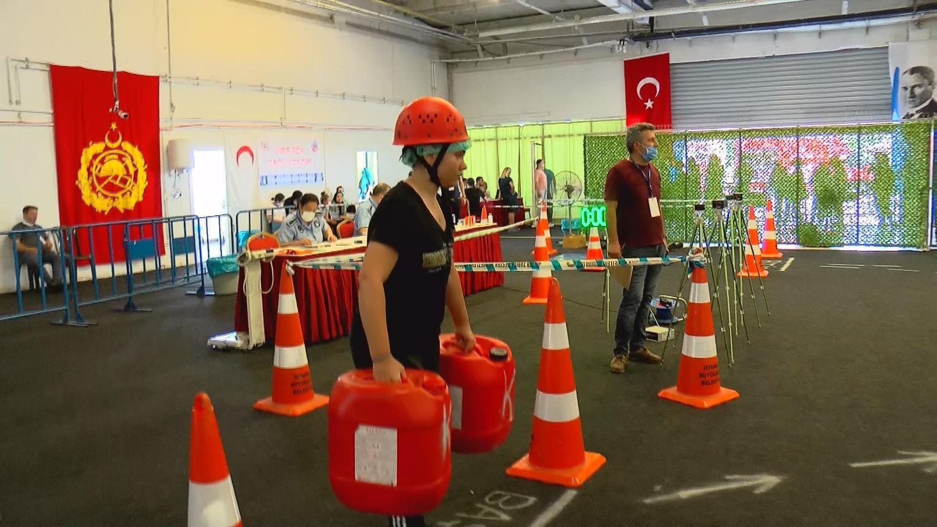 Zabıta olmak isteyen kadın adaylar, zorlu parkurda ter döktü