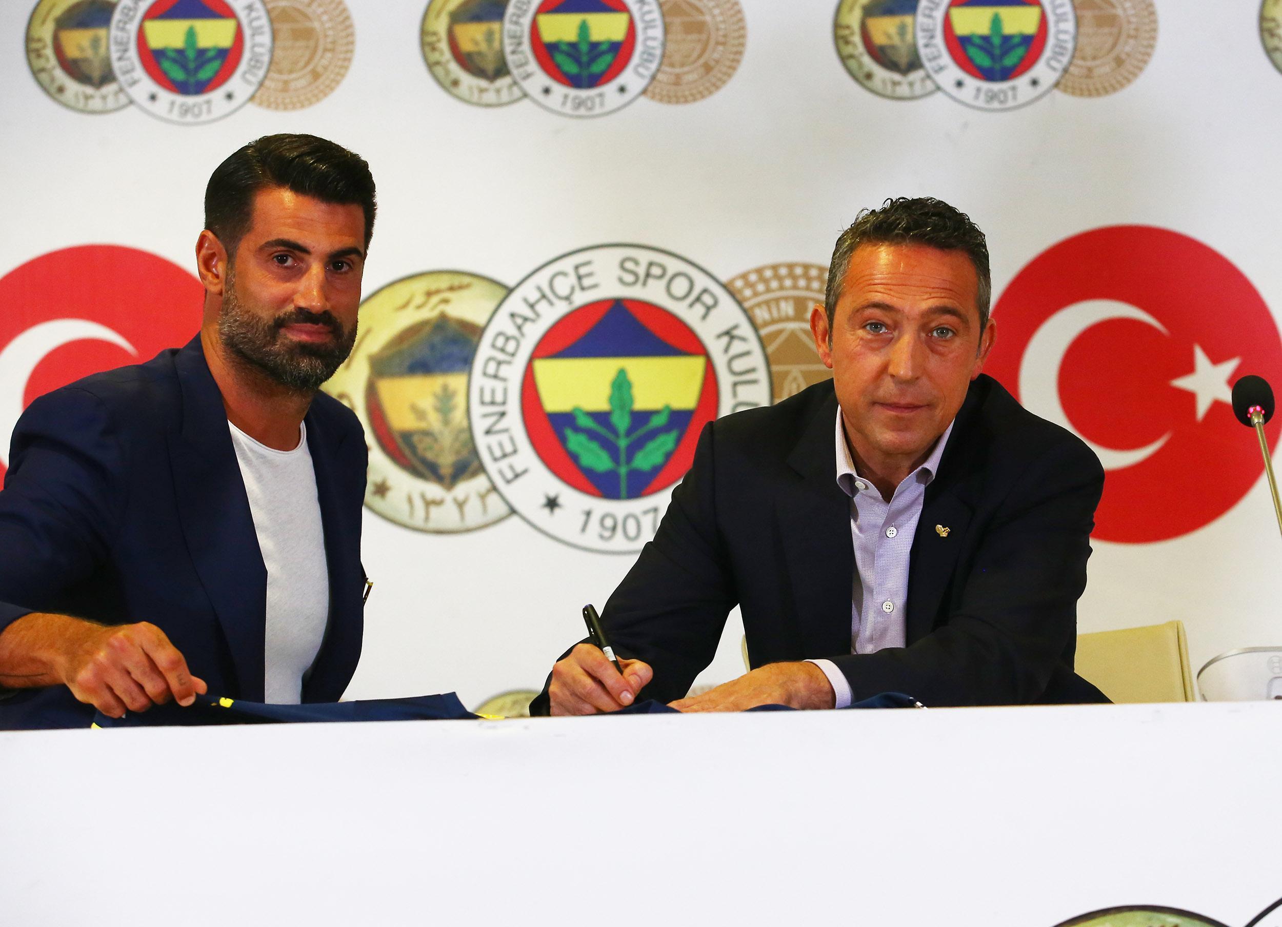 Fenerbahçede Volkan Demirel ile yollar ayrıldı