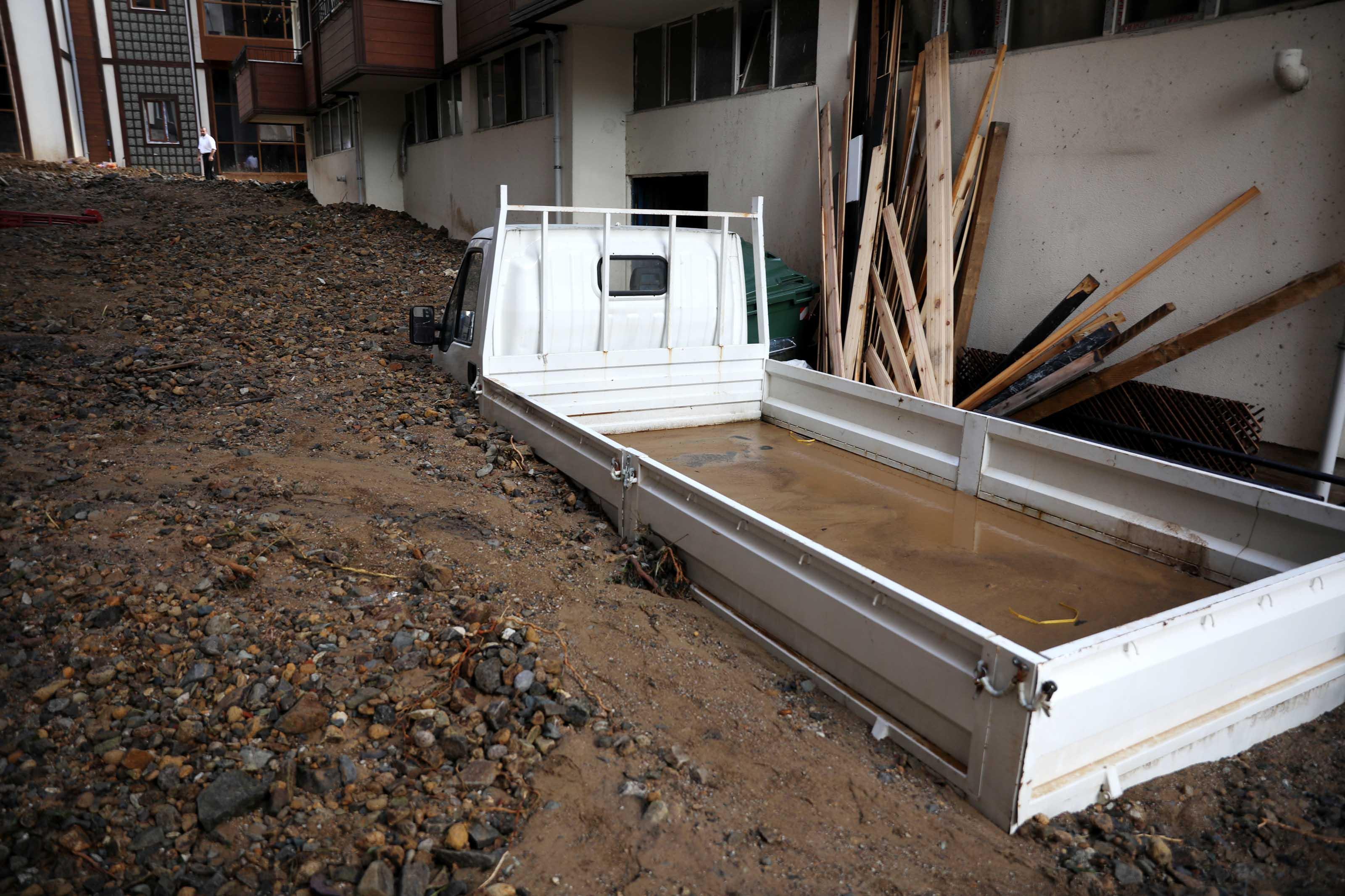 Rizede sel felaketi: Ölü sayısı 6ya çıktı