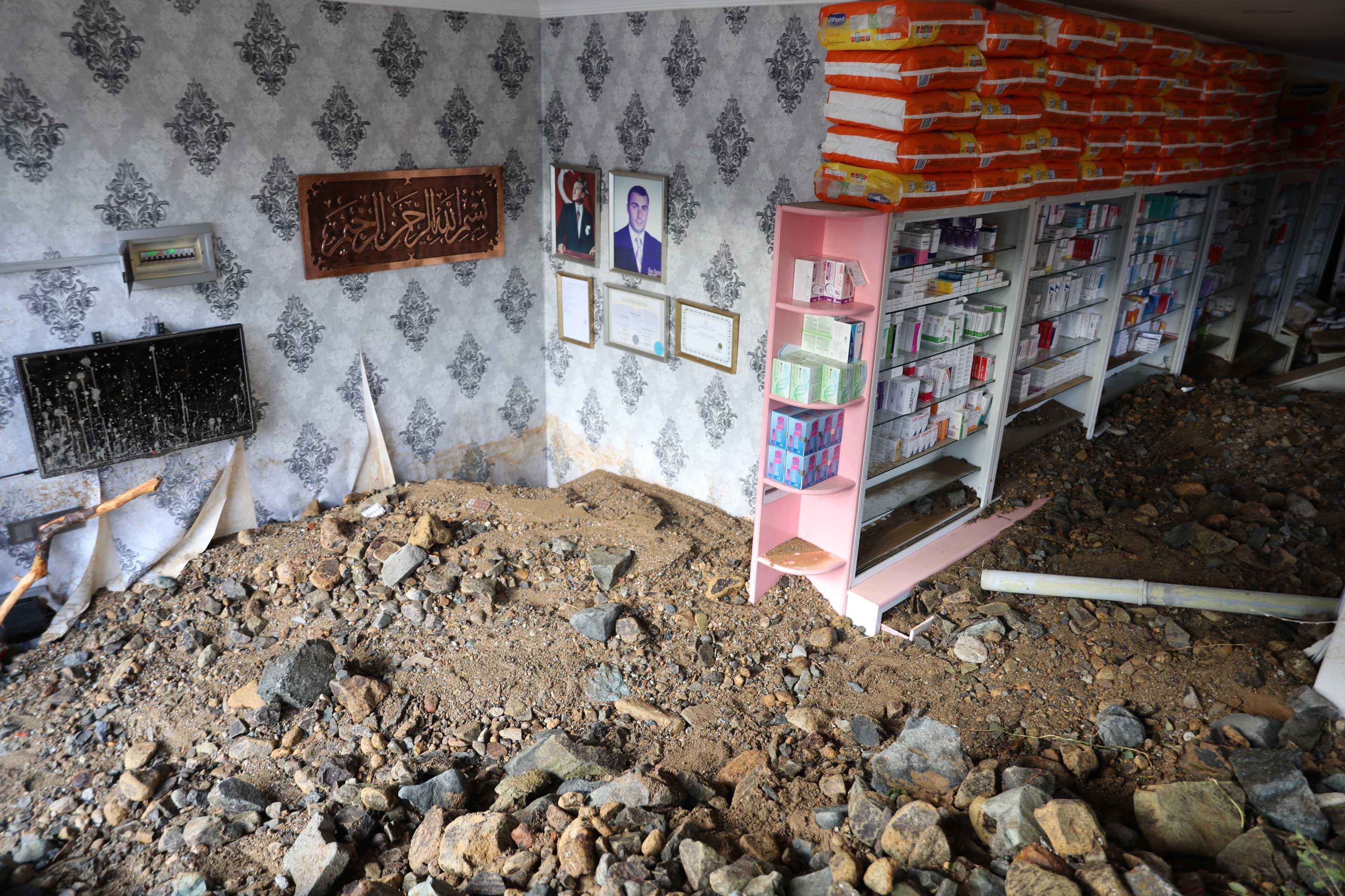 Rizede sel felaketi: Ölü sayısı 6ya çıktı