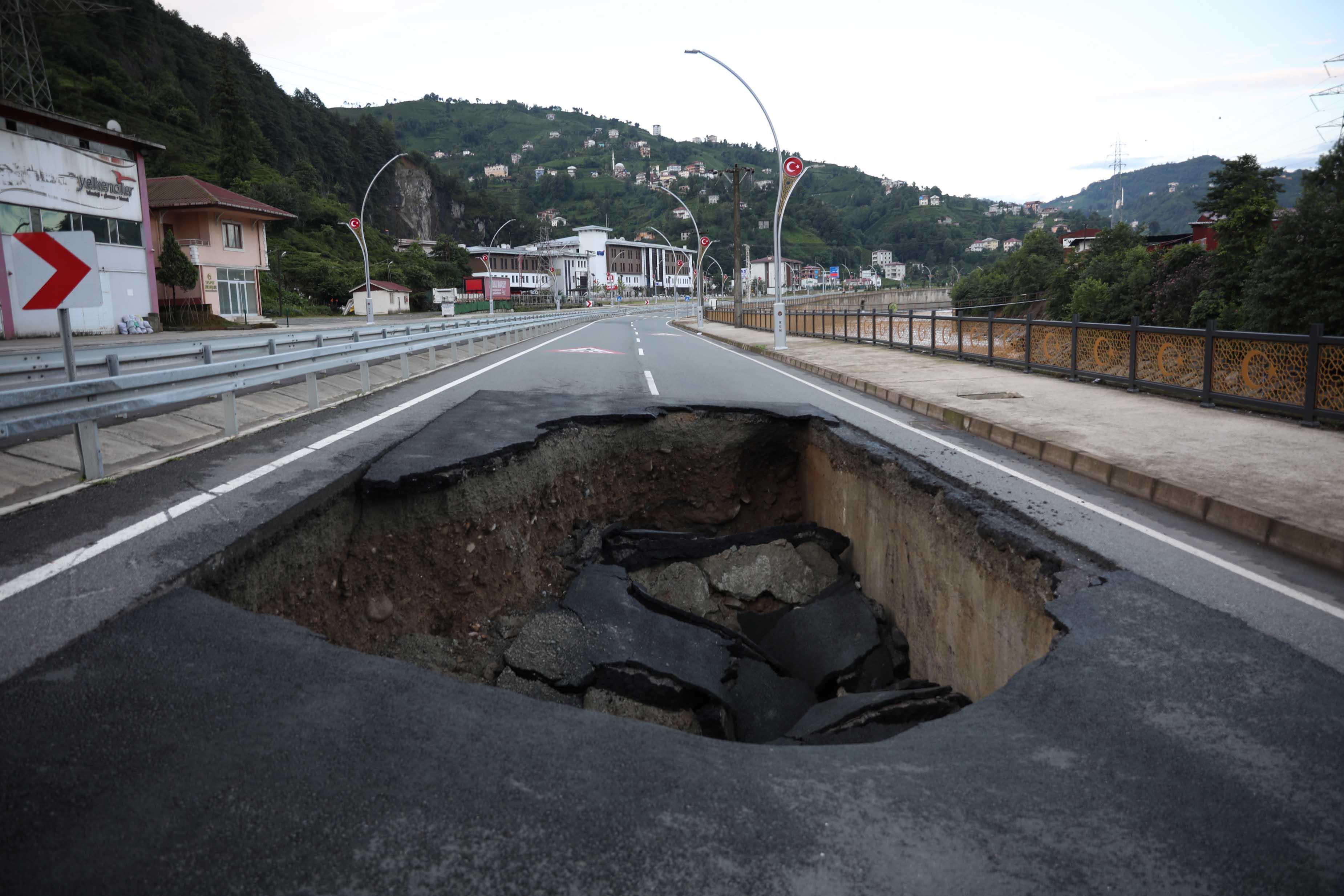 Rizede sel felaketi: Ölü sayısı 6ya çıktı