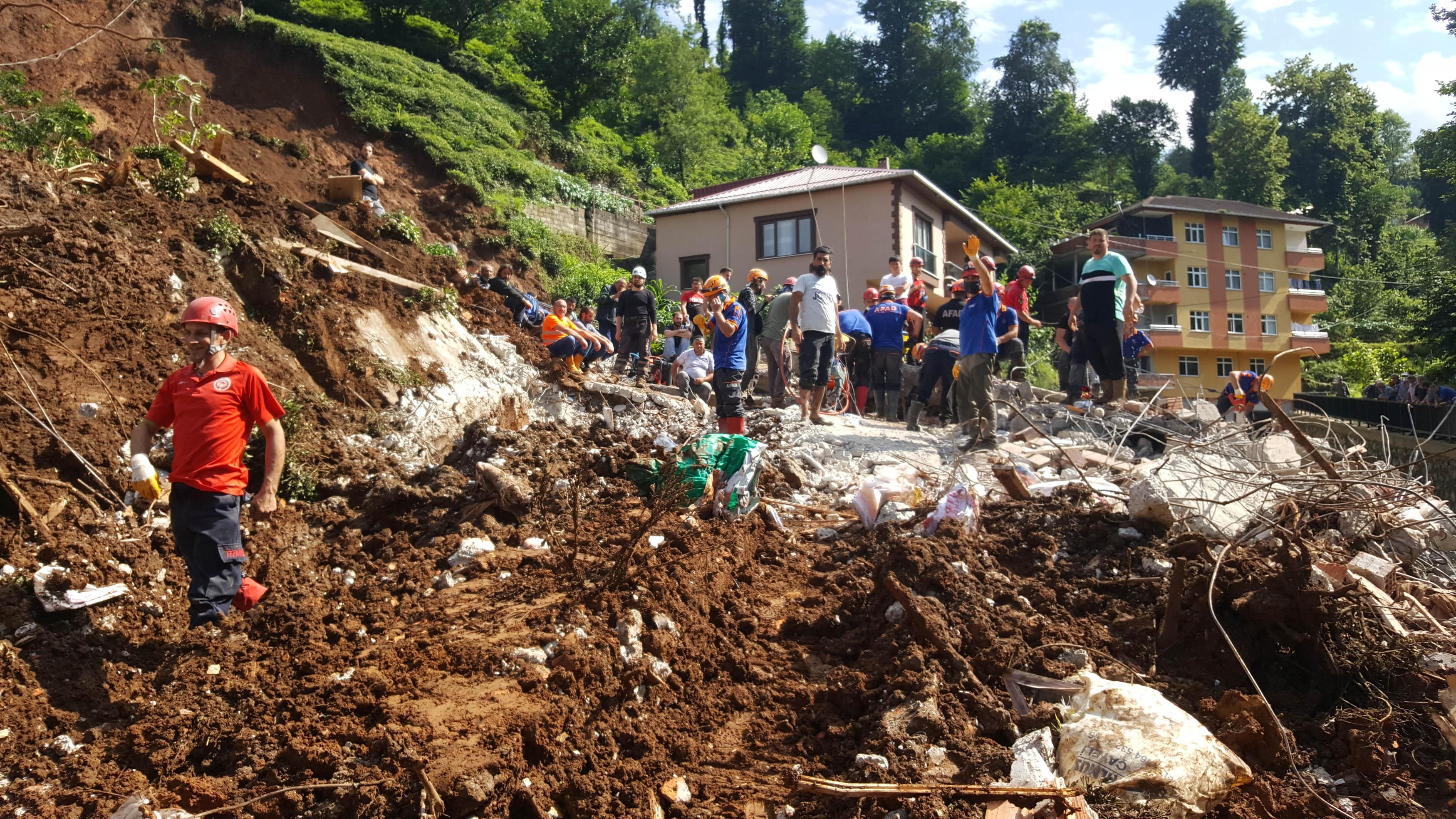 Rizede sel felaketi: Ölü sayısı 6ya çıktı