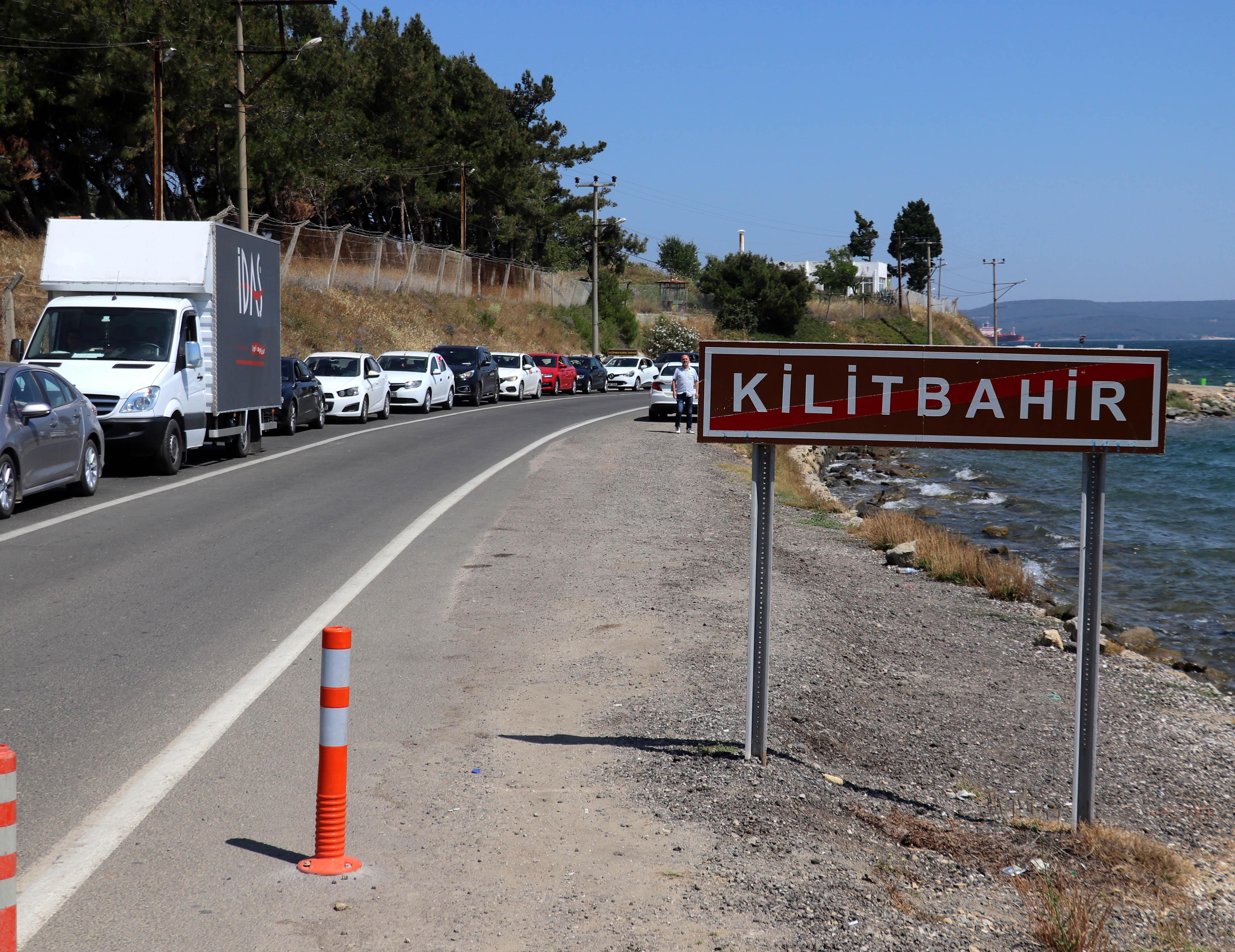 Çanakkalede, feribot iskelelerinde bayram tatili yoğunluğu