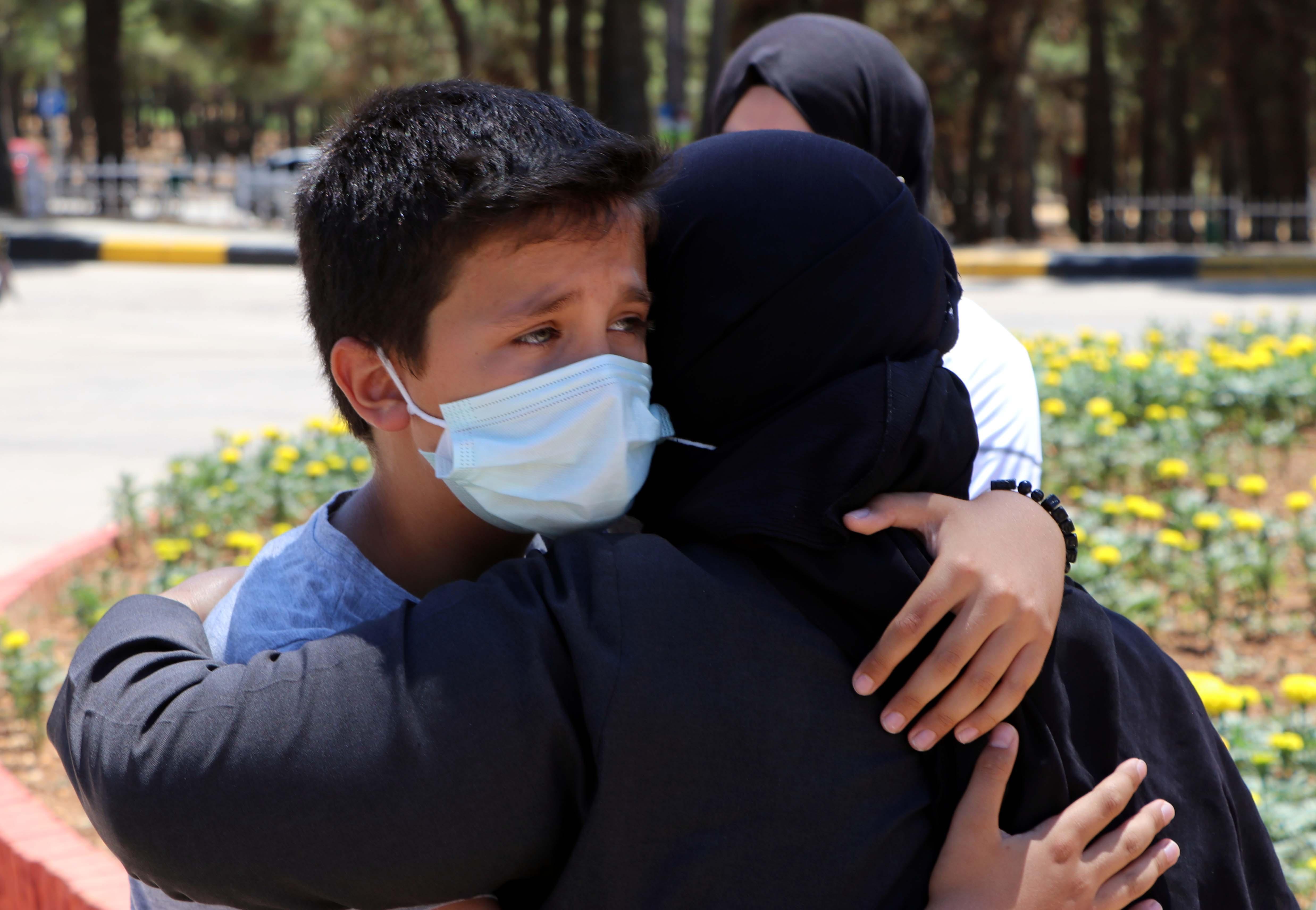 Bakıcısını yaralayıp kaçan aslan, paniğe neden oldu