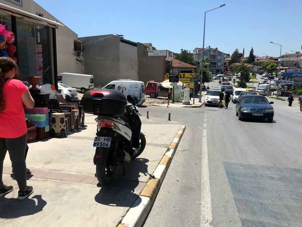 Zabıta memuru, vatandaşın tepkisi üzerine kendine ceza kesti