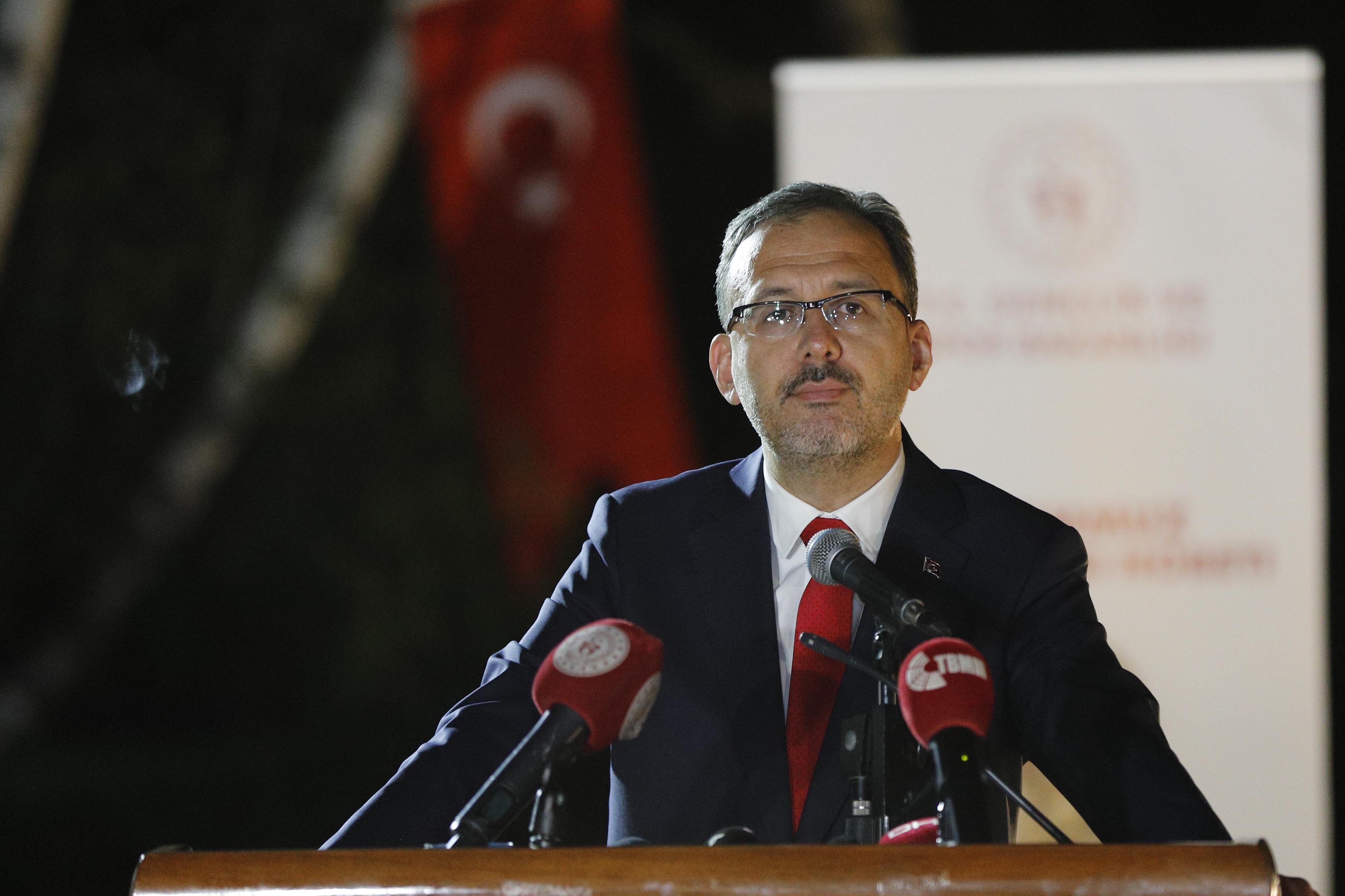 Şentop ve Kasapoğlu, milli sporcularla 15 Temmuz şehitlerini andı