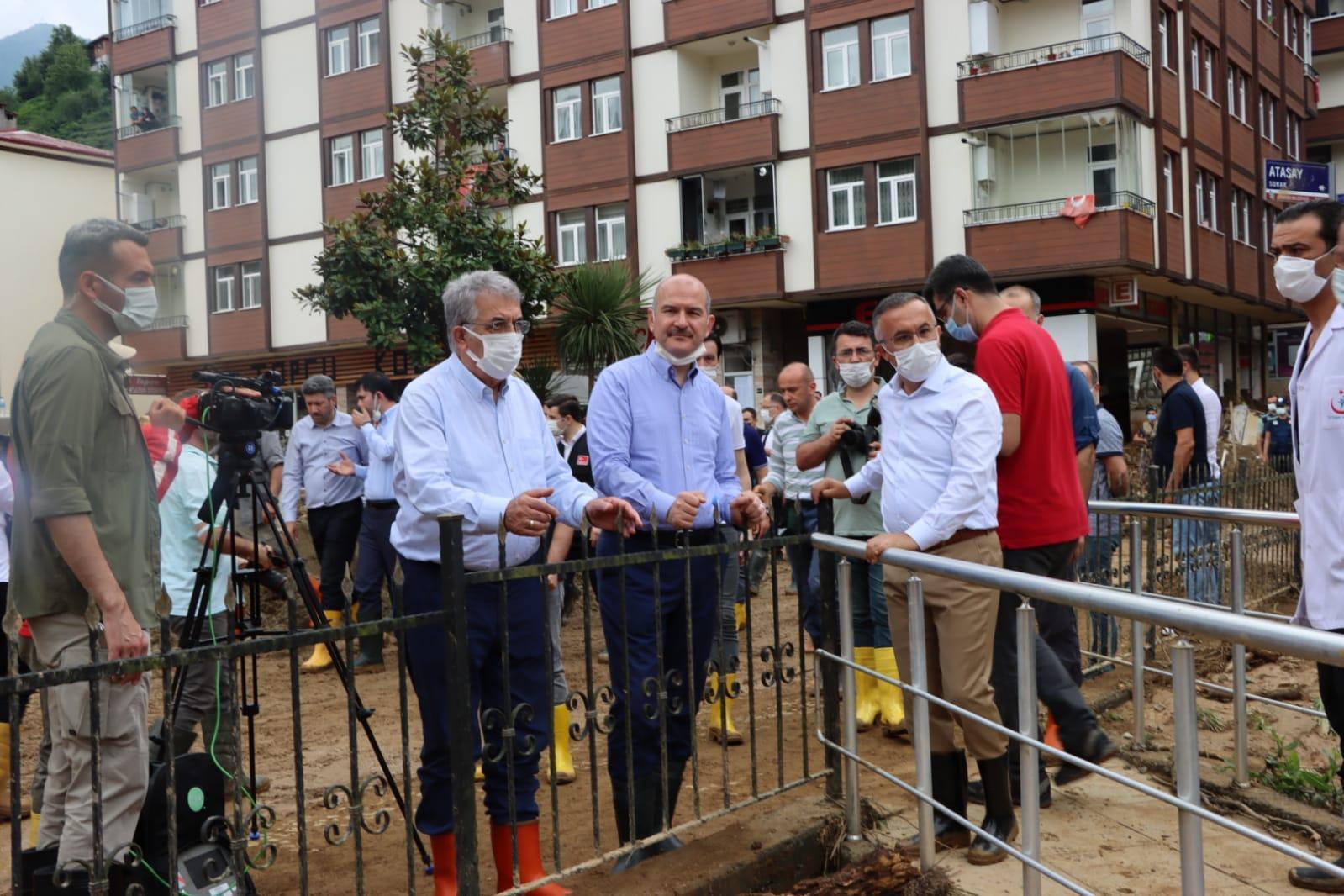 Rize’de selin izleri siliniyor, kayıp 2 kişi aranıyor