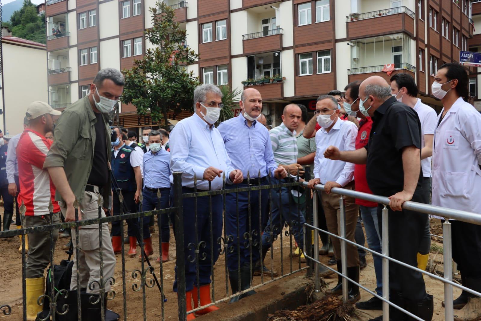 Rize’de selin izleri siliniyor, kayıp 2 kişi aranıyor