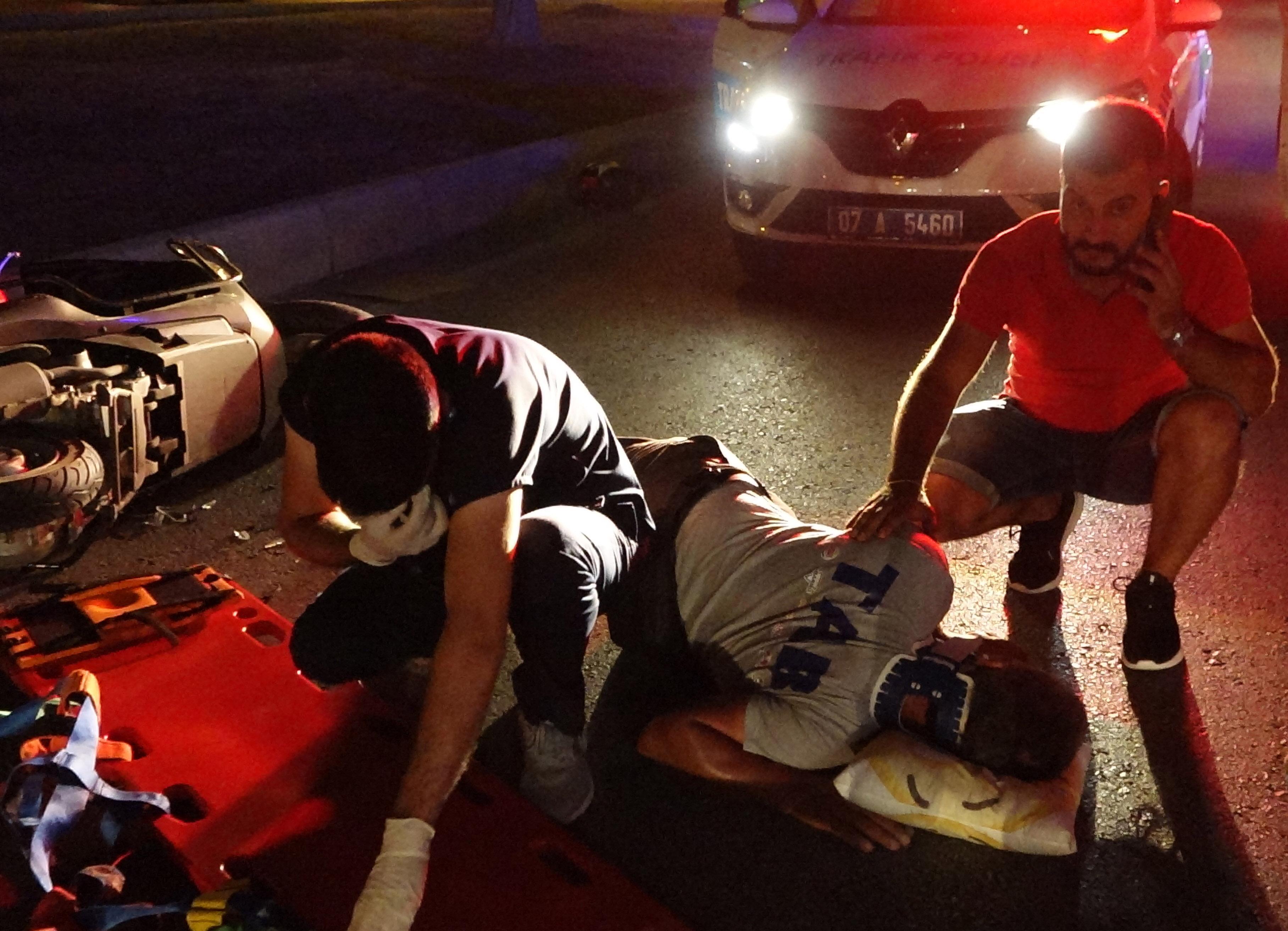 Yardım için durduğu kazazede, ağabeyi çıktı