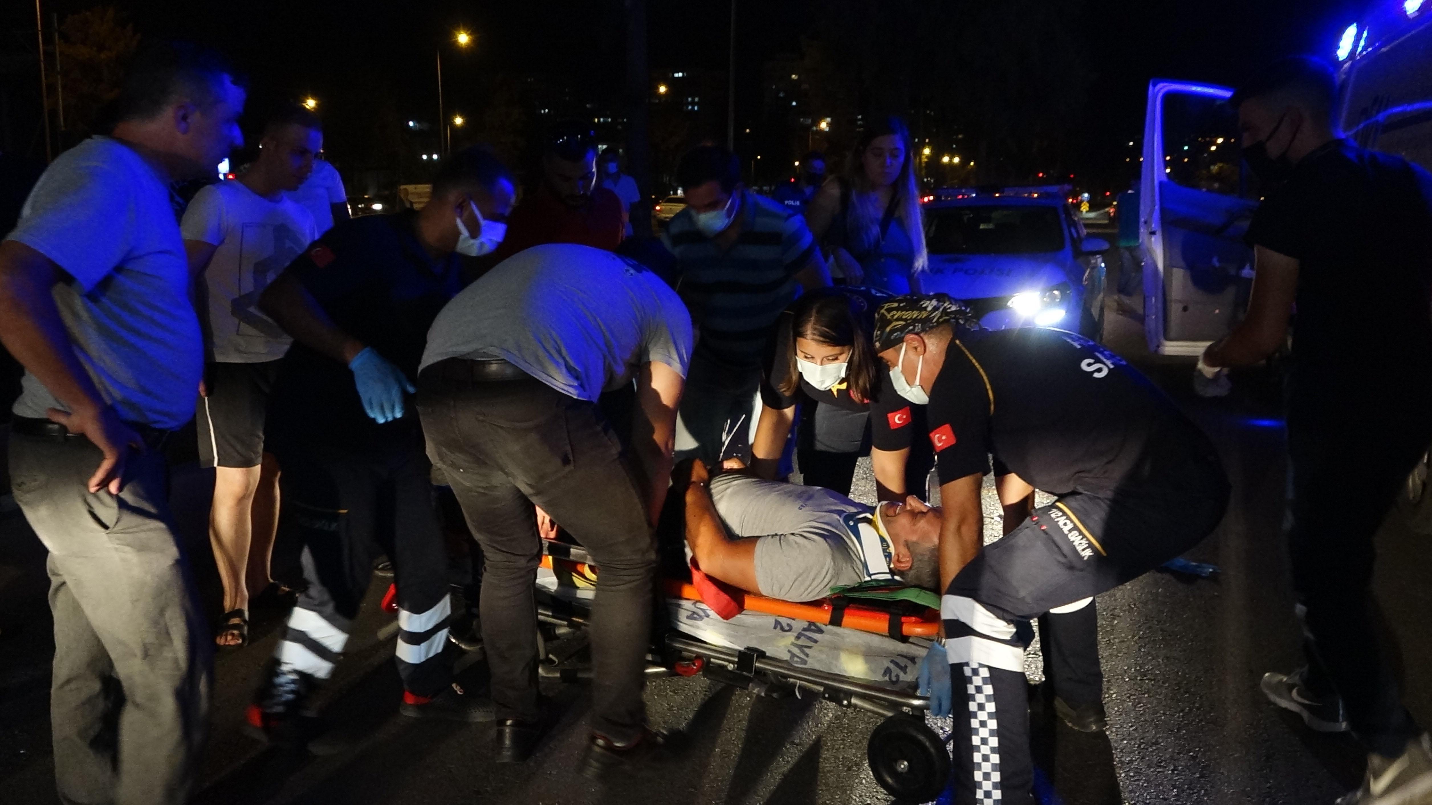 Yardım için durduğu kazazede, ağabeyi çıktı