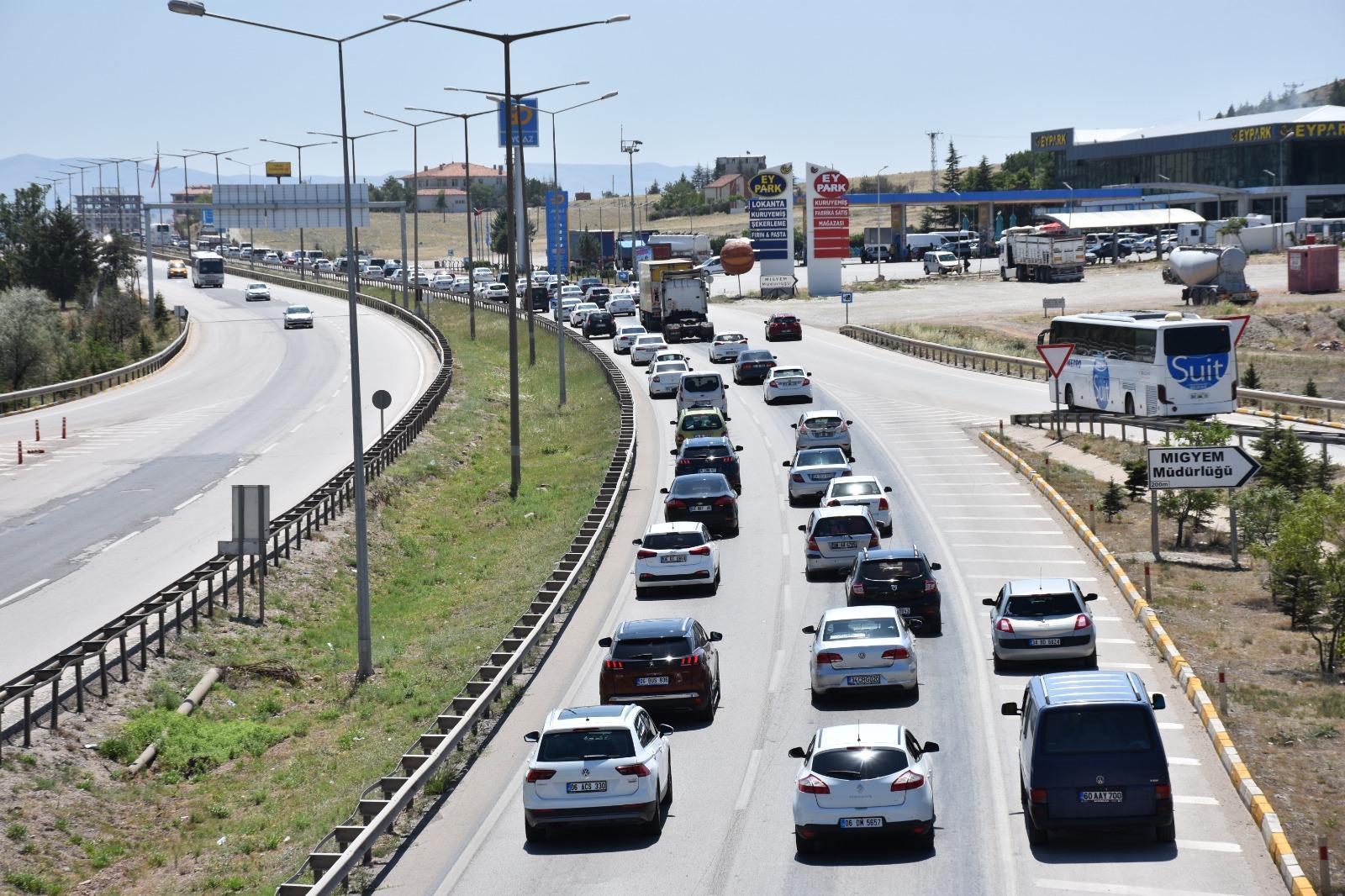 43 ilin geçiş noktası Kırıkkalede bayram trafiği yoğunluğu