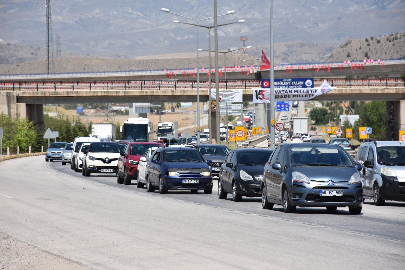43 ilin geçiş noktası Kırıkkalede bayram trafiği yoğunluğu