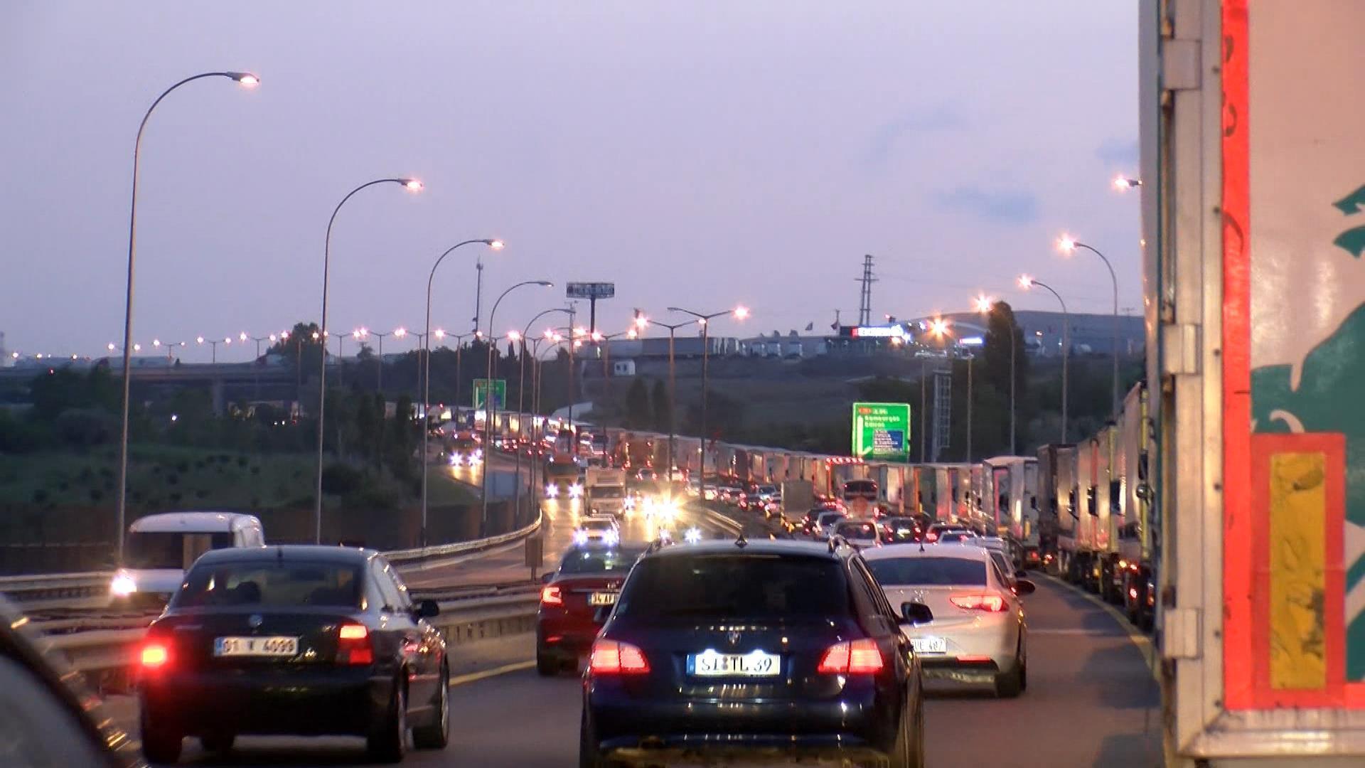 Çatalca gümrük yolunda uzun TIR kuyruğu