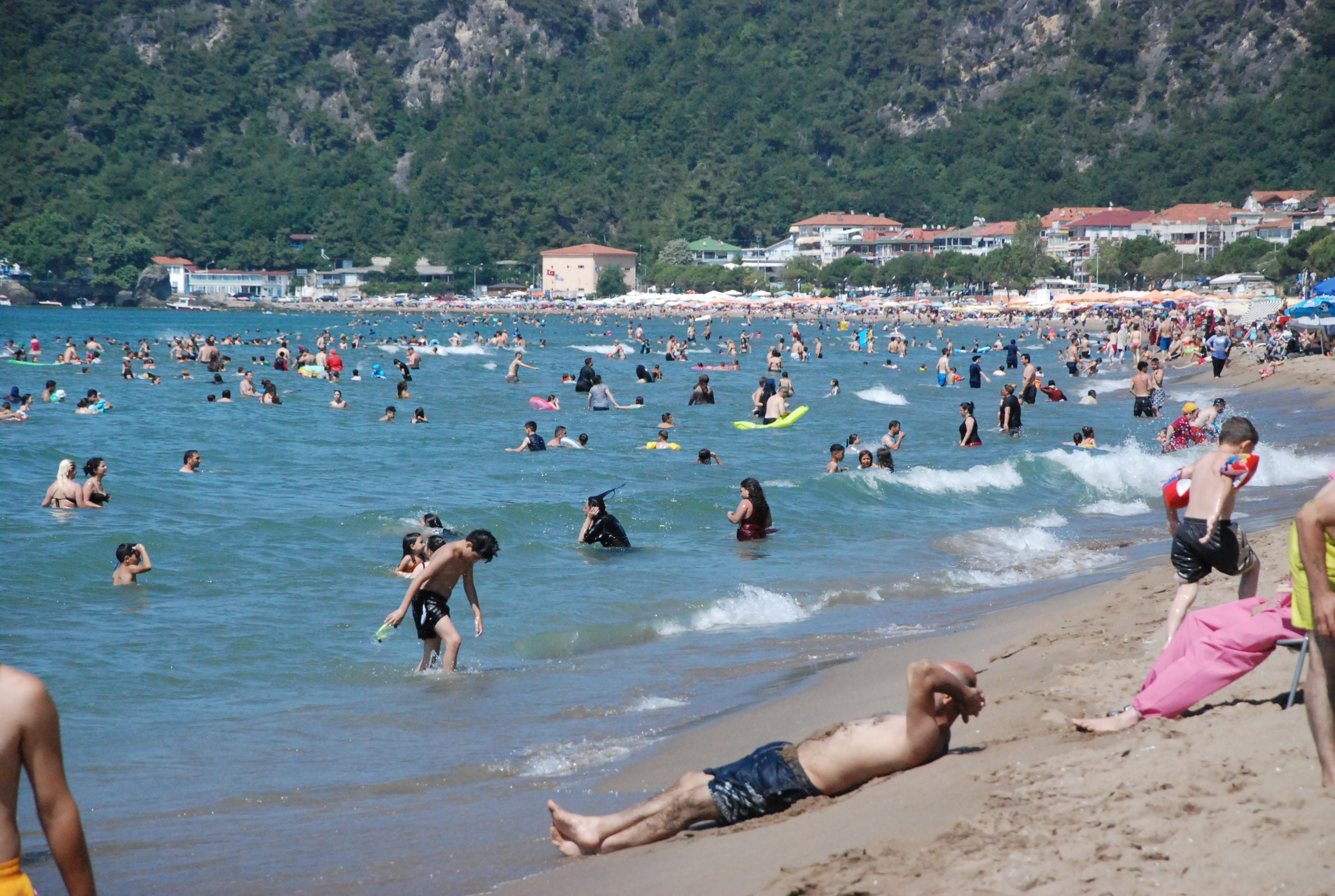 Bartında İnkum doldu, araç geçişine izin verilmedi