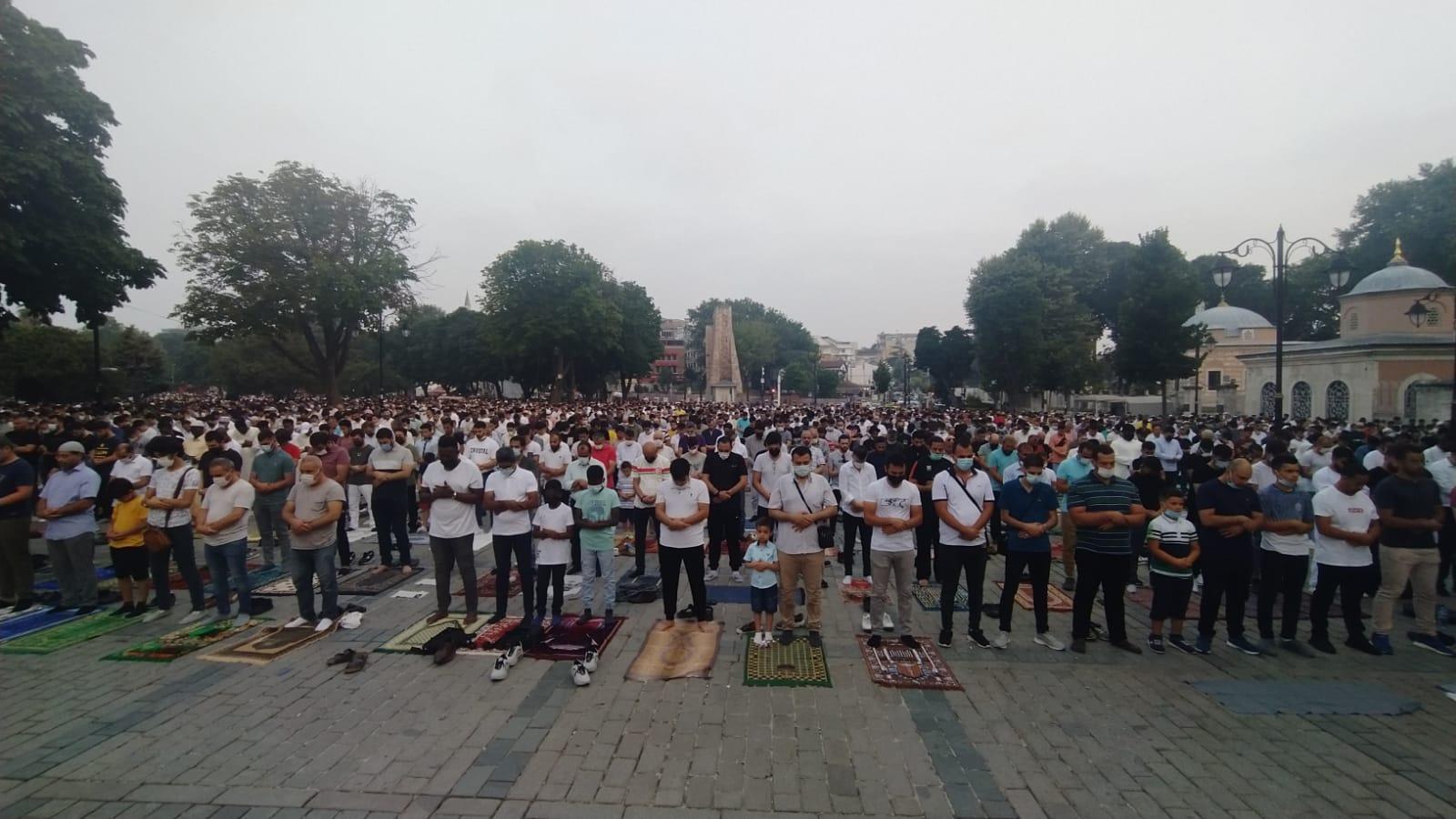 Ayasofya Camiinde bayram namazı kılındı