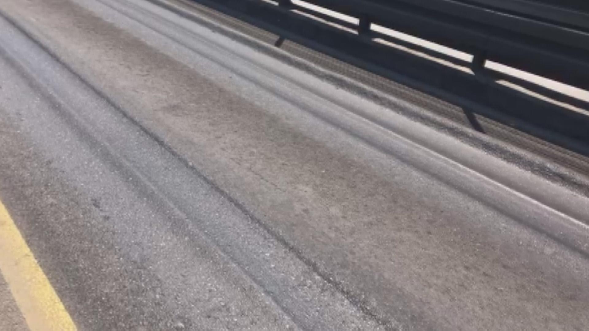 Metrobüs yolunda şaşırtan görüntü: Aşırı sıcaktan asfalt eridi