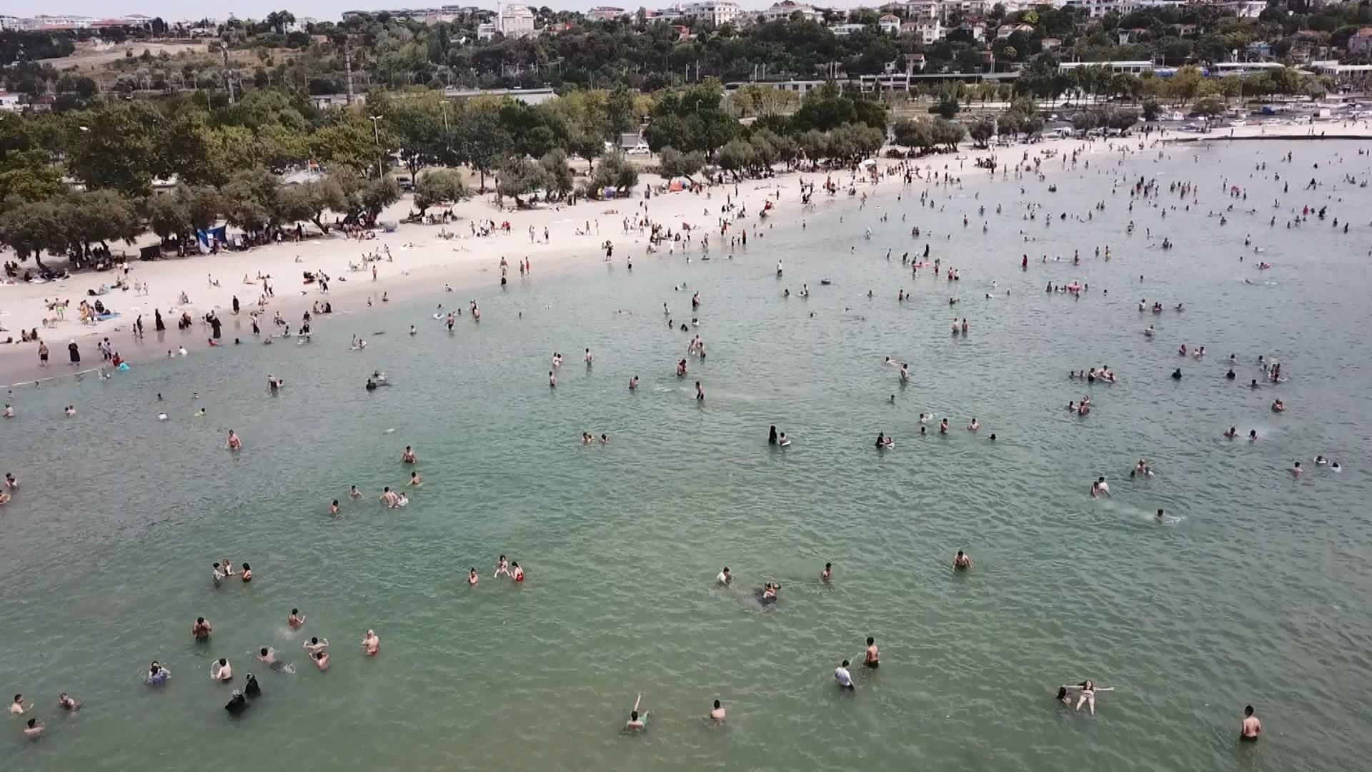 Küçükçekmece Menekşe Plajında bayram yoğunluğu