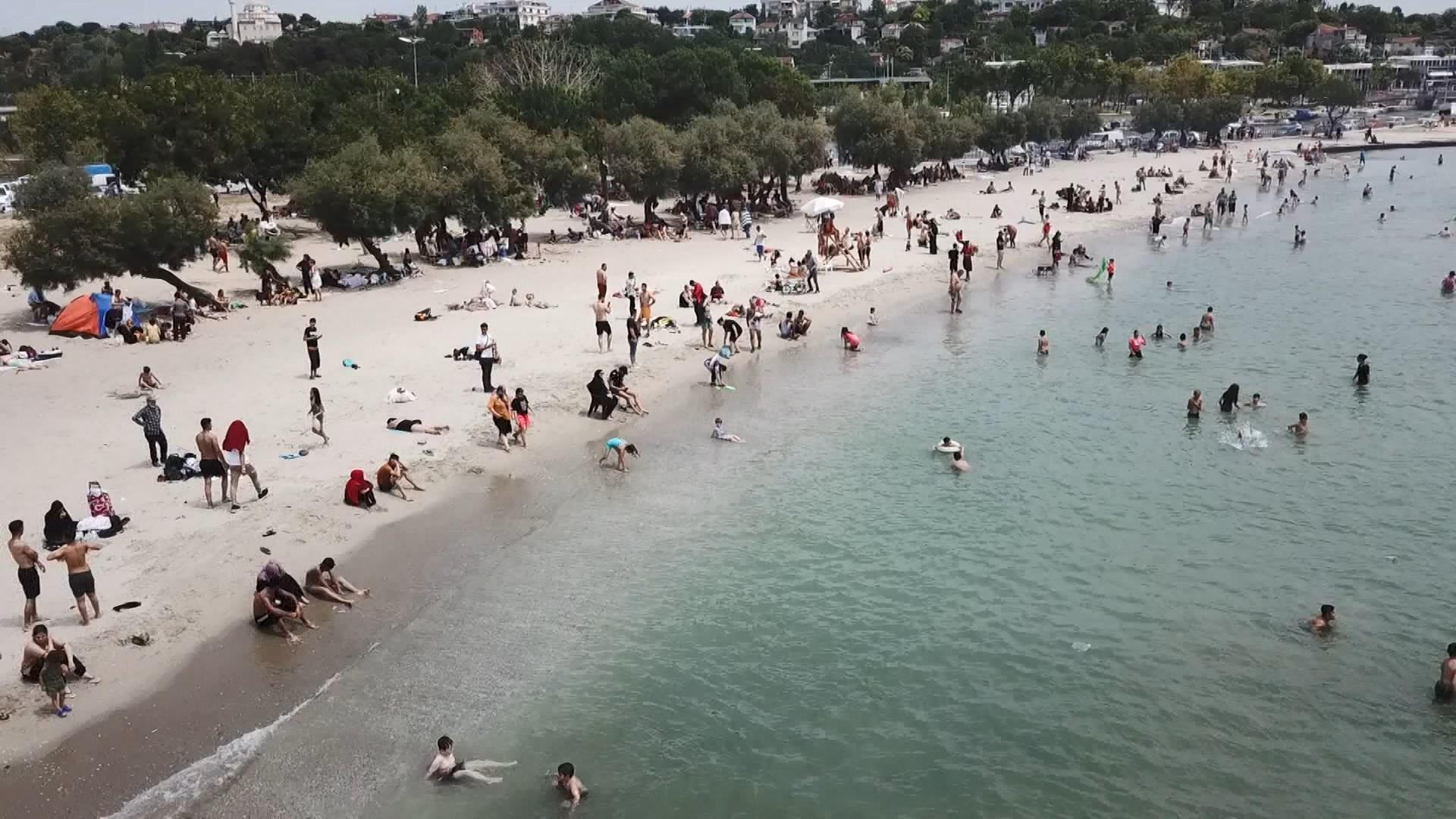 Küçükçekmece Menekşe Plajında bayram yoğunluğu