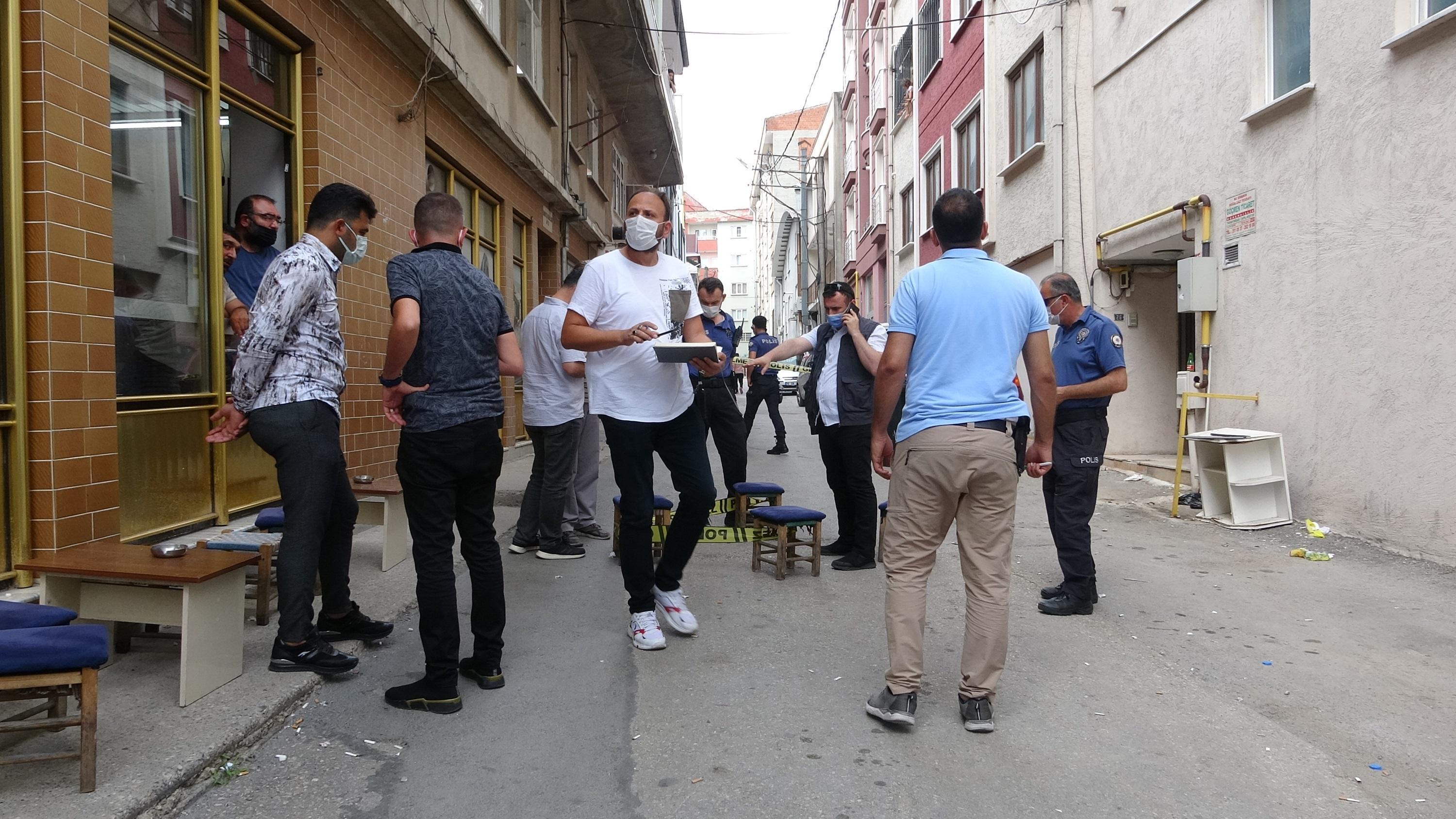 Balkondan ateş açtı, kahvehane önünde çay içeni vurdu