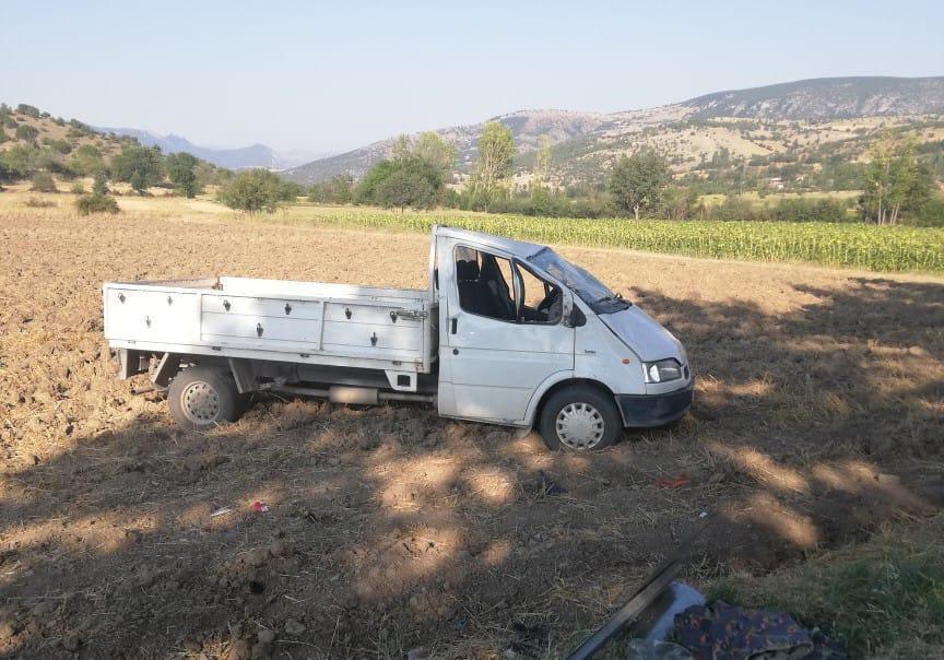 Kaplıcadan dönenleri taşıyan kamyonet takla atıp, tarlaya devrildi: 15 yaralı