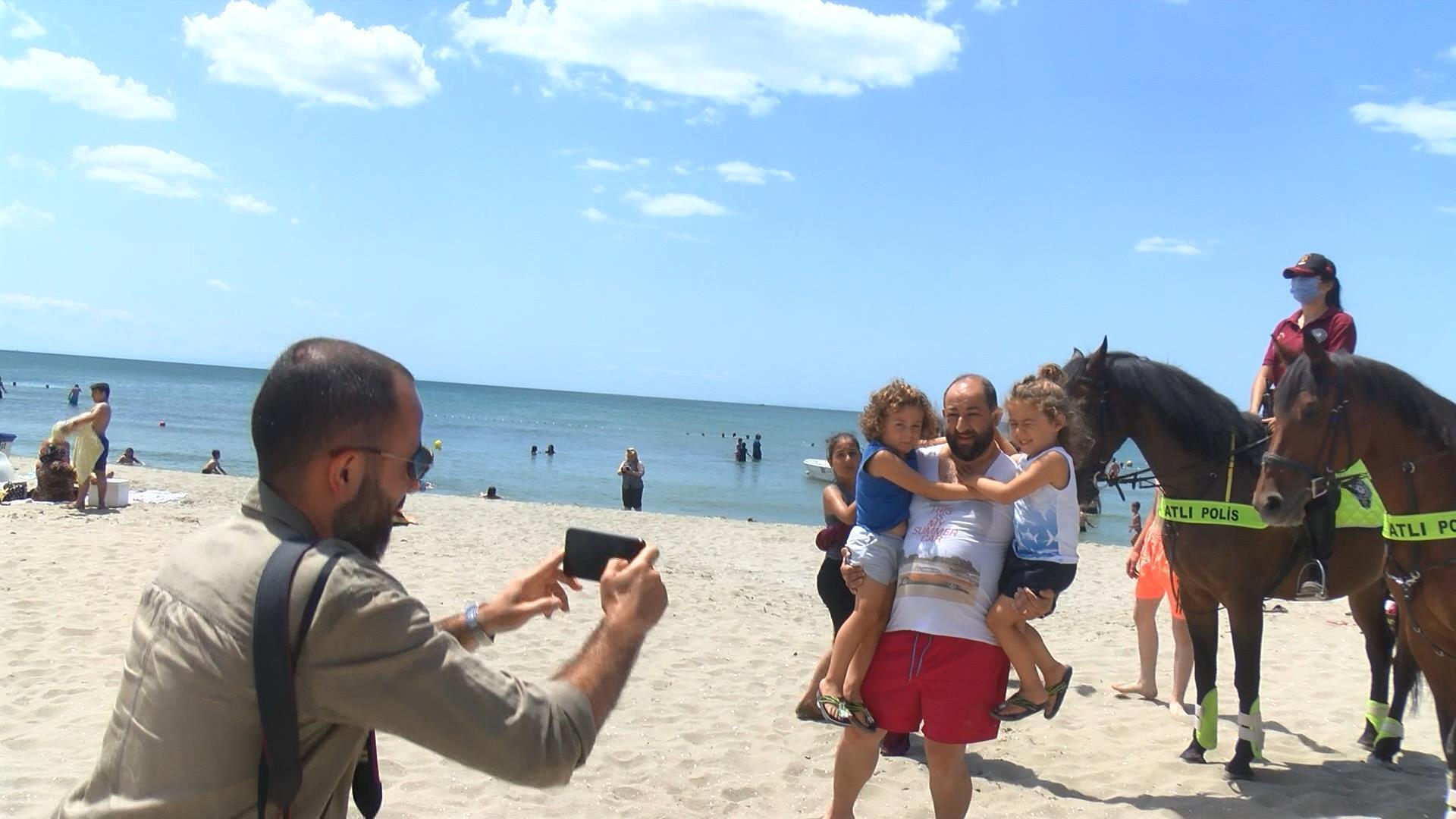 Kumburgaz Plajında atlı birliklerden denetim