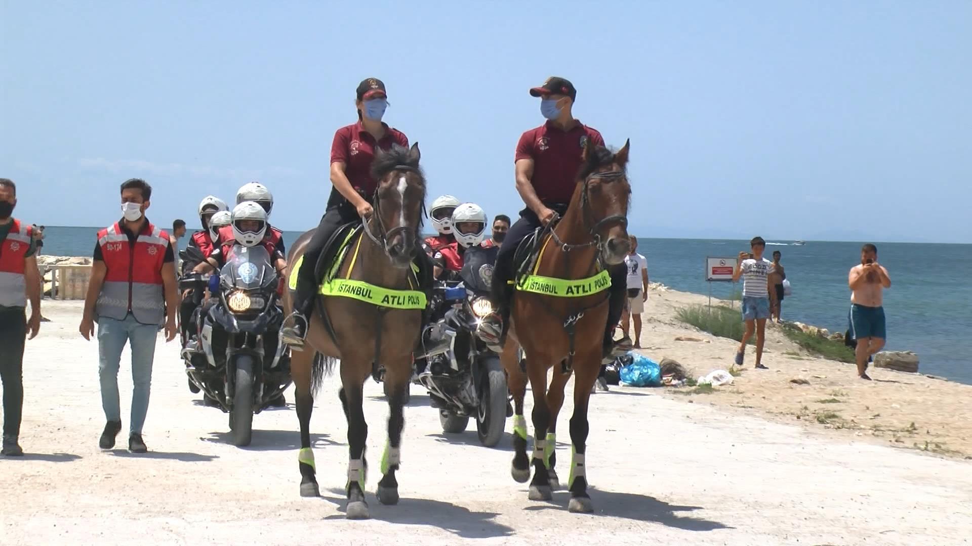 Kumburgaz Plajında atlı birliklerden denetim