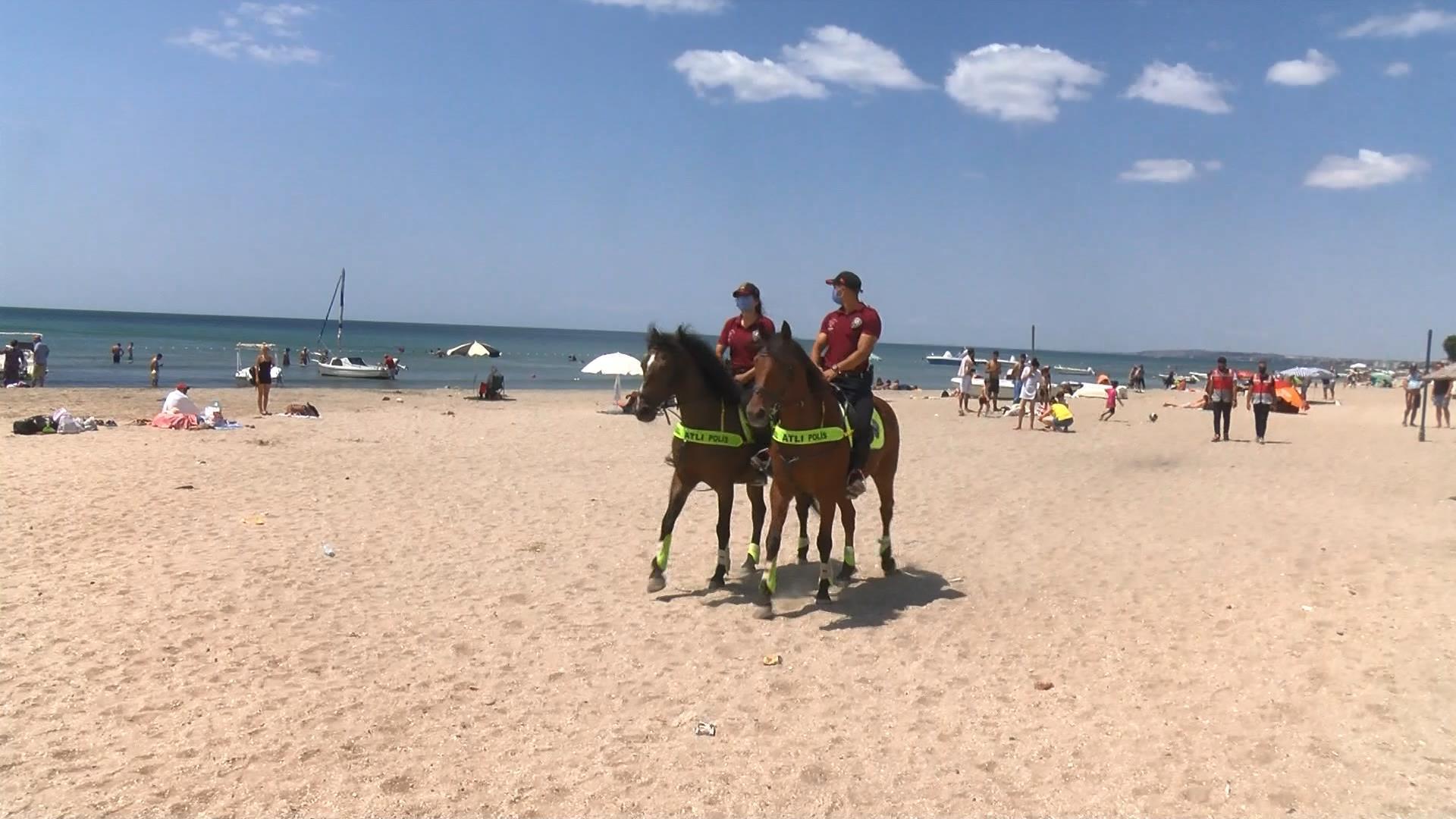 Kumburgaz Plajında atlı birliklerden denetim