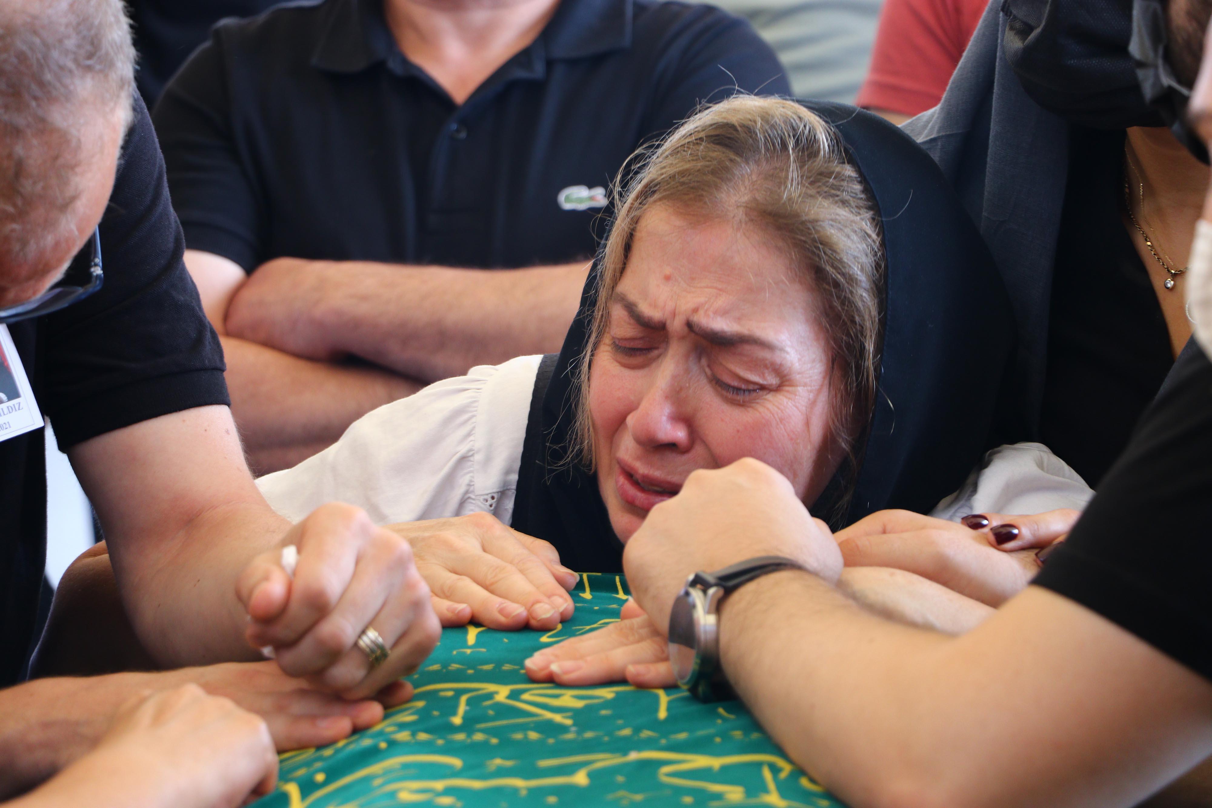 Tiyatro sanatçısı Turgay Yıldız, son yolculuğuna uğurlandı