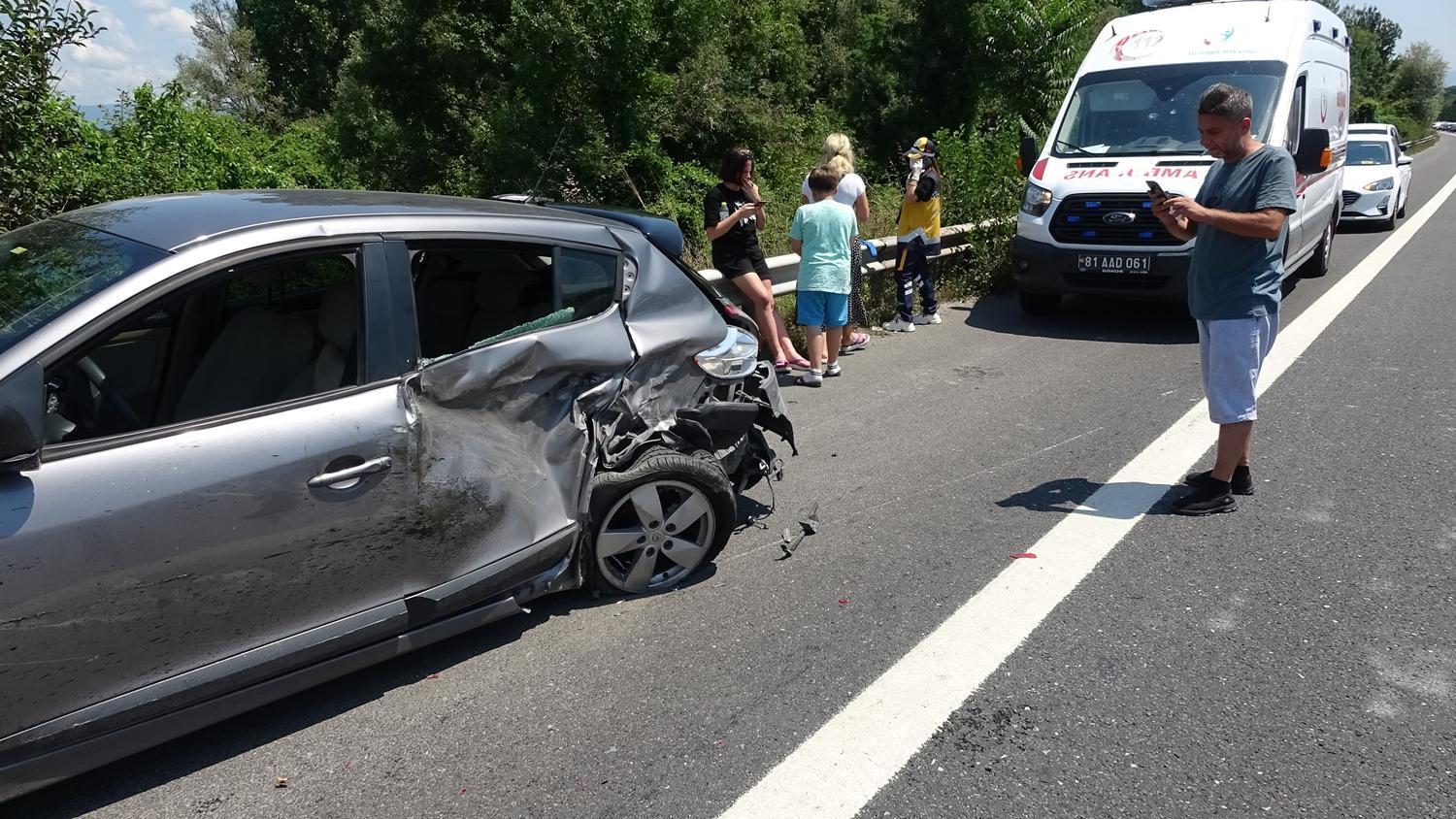 Çocuğunun tuvalet ihtiyacı için duran sürücü kazaya neden oldu: 6 yaralı