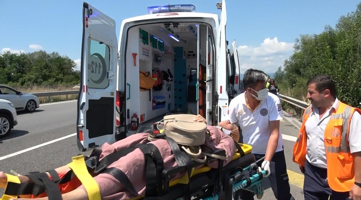 Çocuğunun tuvalet ihtiyacı için duran sürücü kazaya neden oldu: 6 yaralı