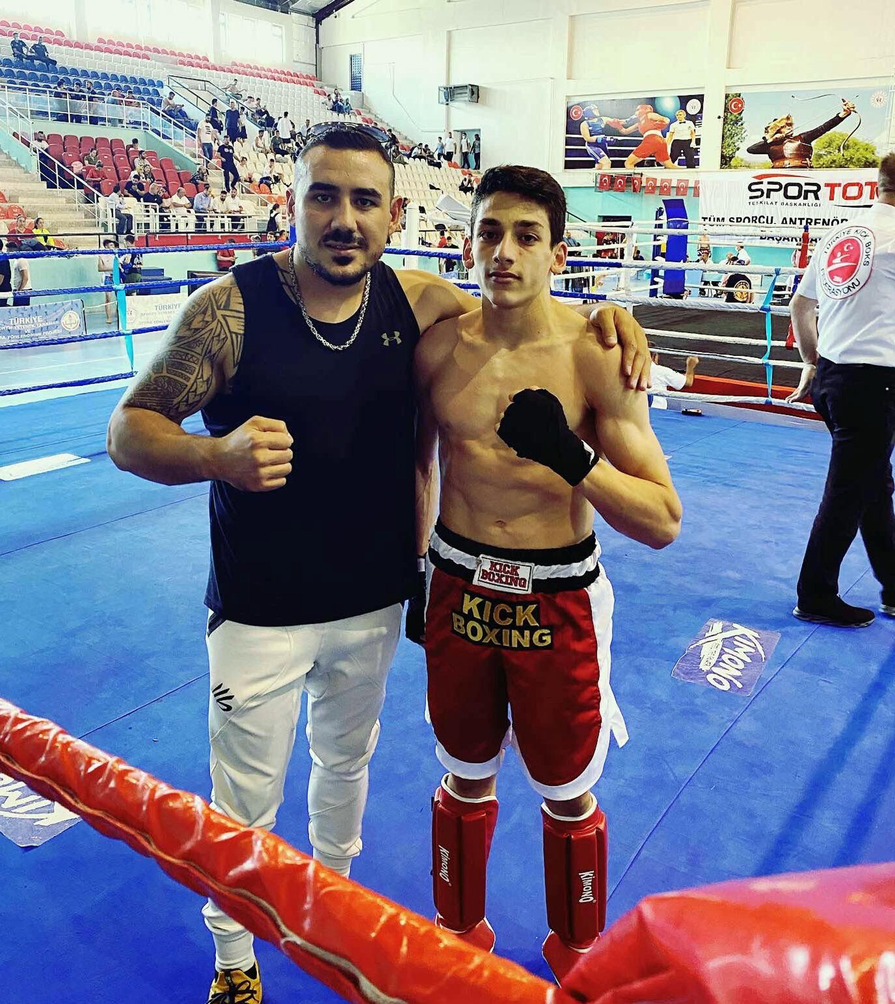 Kick boksta engel tanımayıp şampiyon oldular