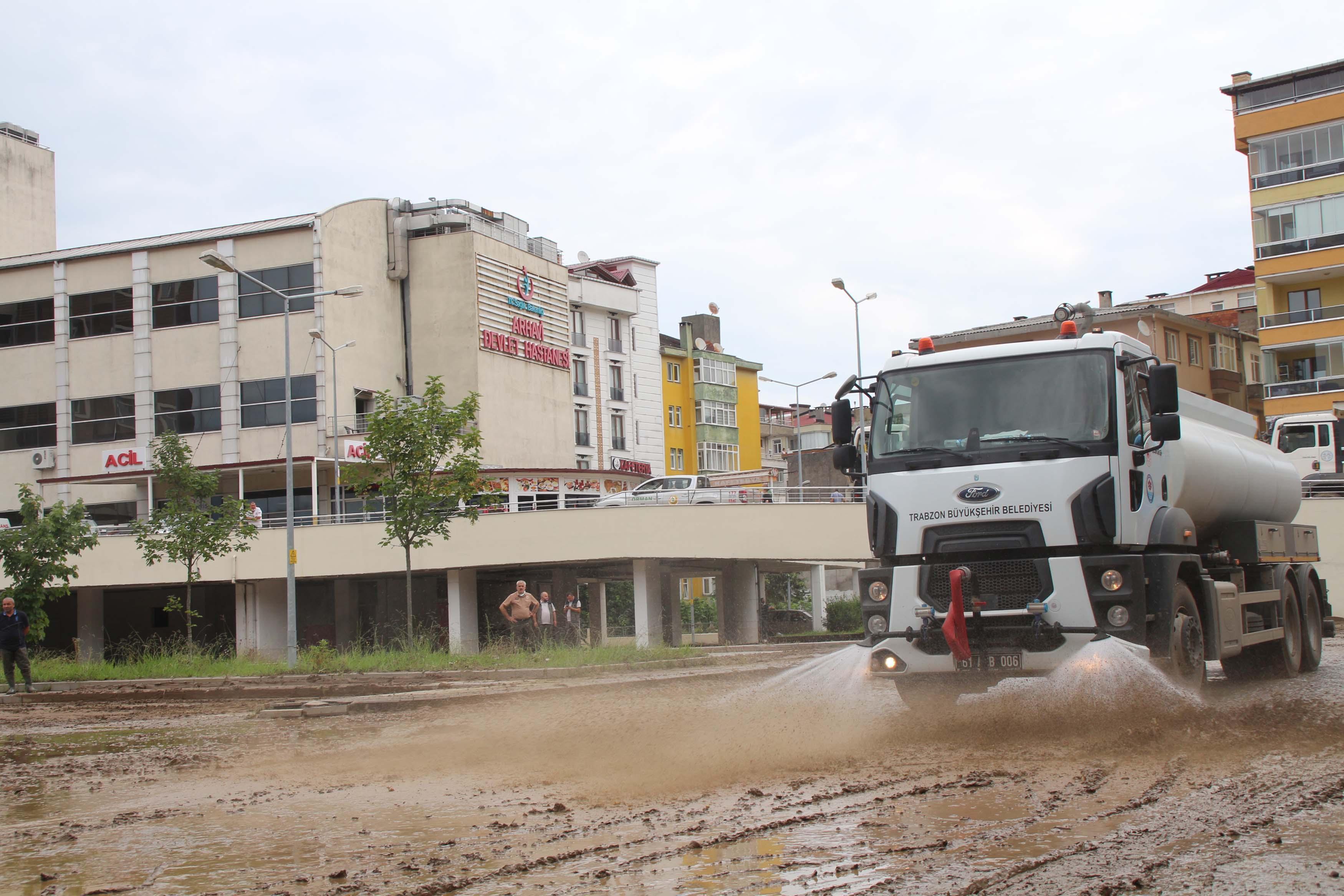 Rize ve Artvin’de selin izleri siliniyor, kayıp 3 kişi aranıyor