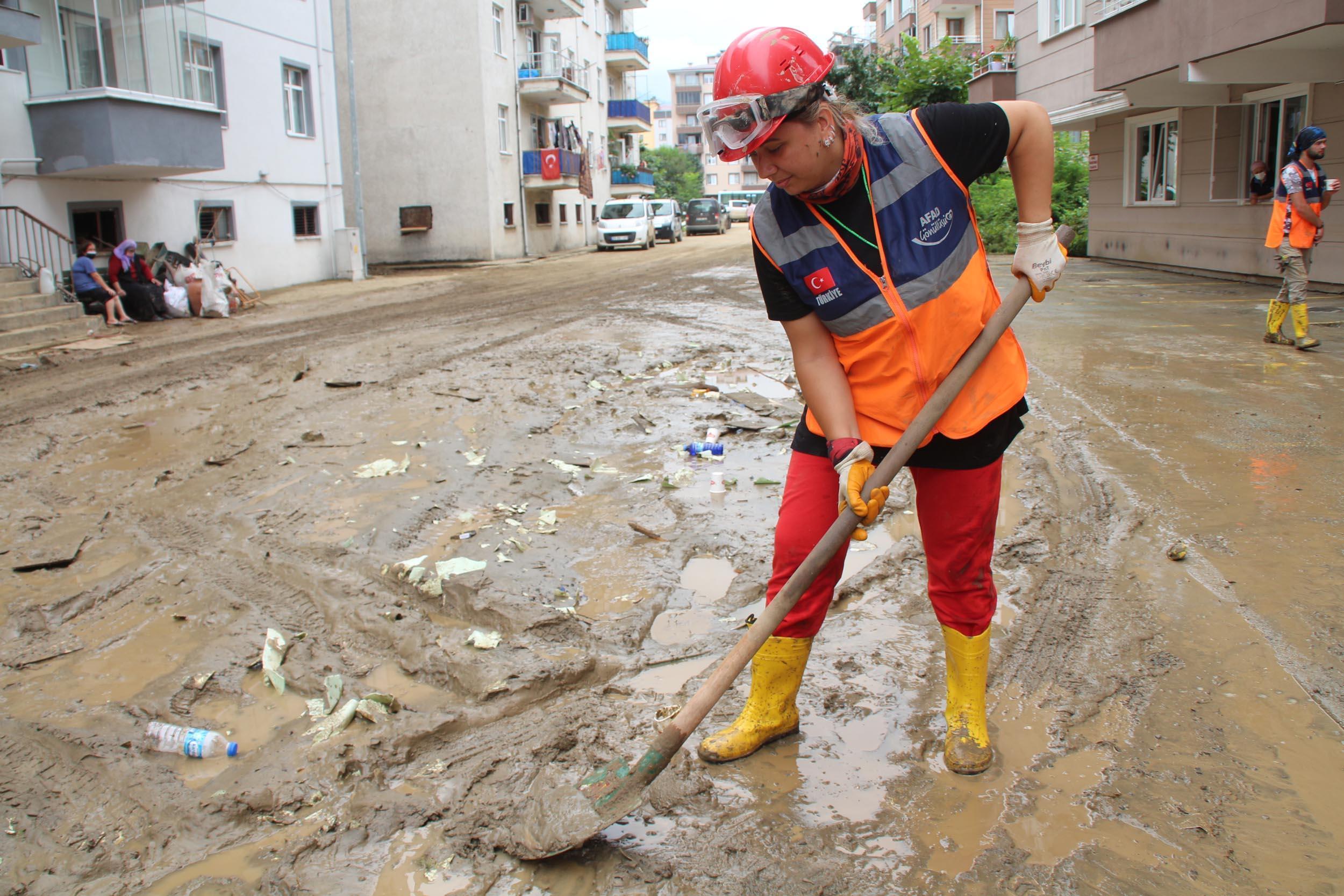 Rize ve Artvin’de selin izleri siliniyor, kayıp 3 kişi aranıyor