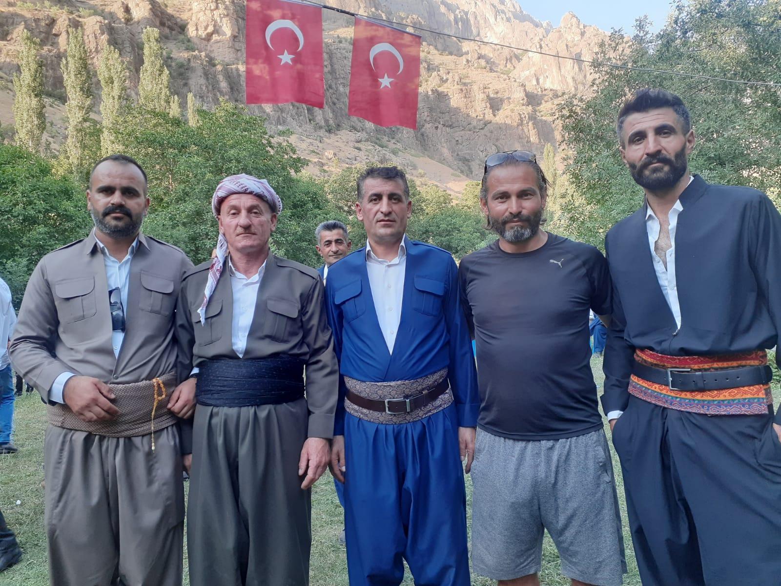 Kitap yazmak için yola çıktı, 210 günde yürüyerek 76 şehir gezdi